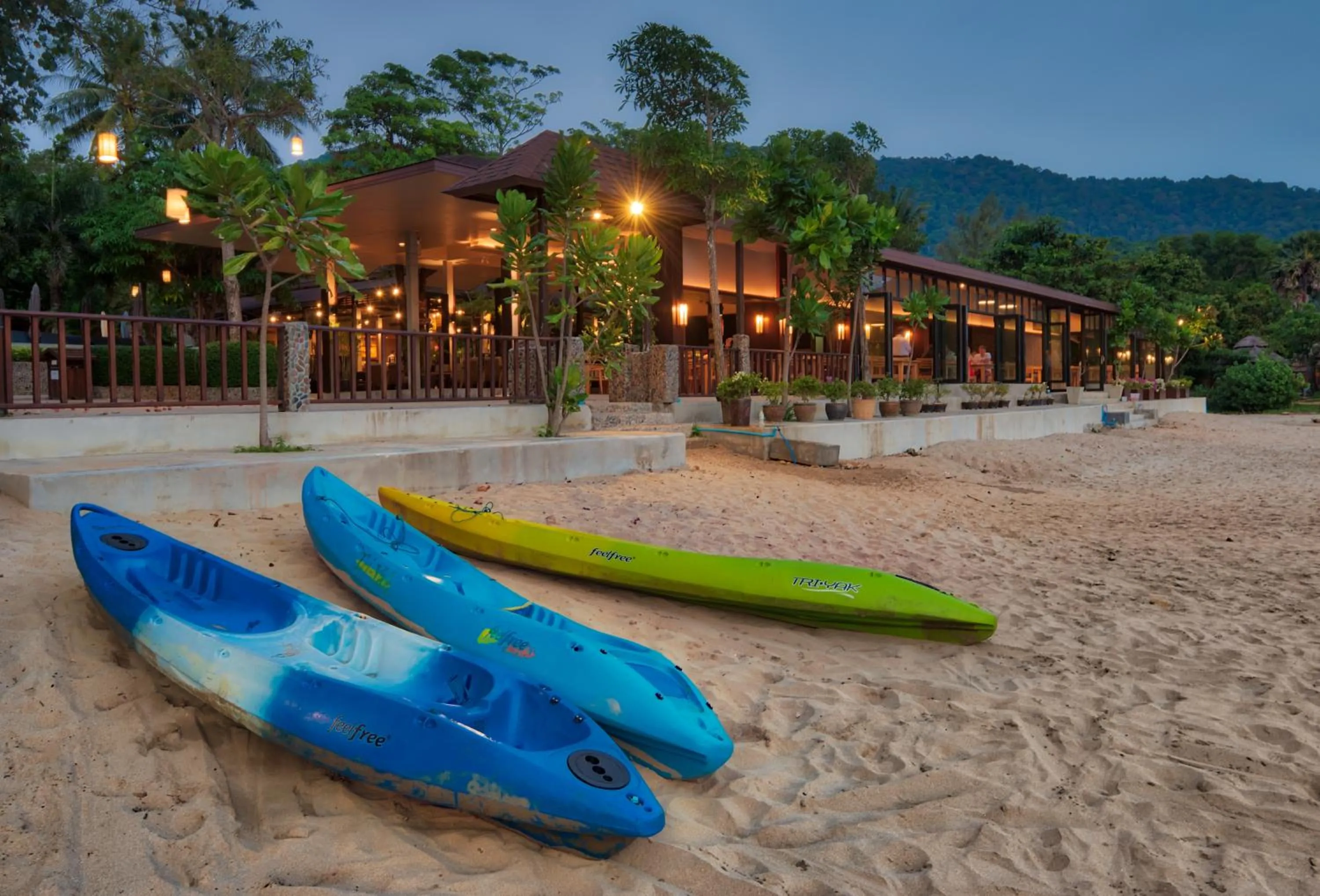 Restaurant/places to eat in Anda Lanta Resort