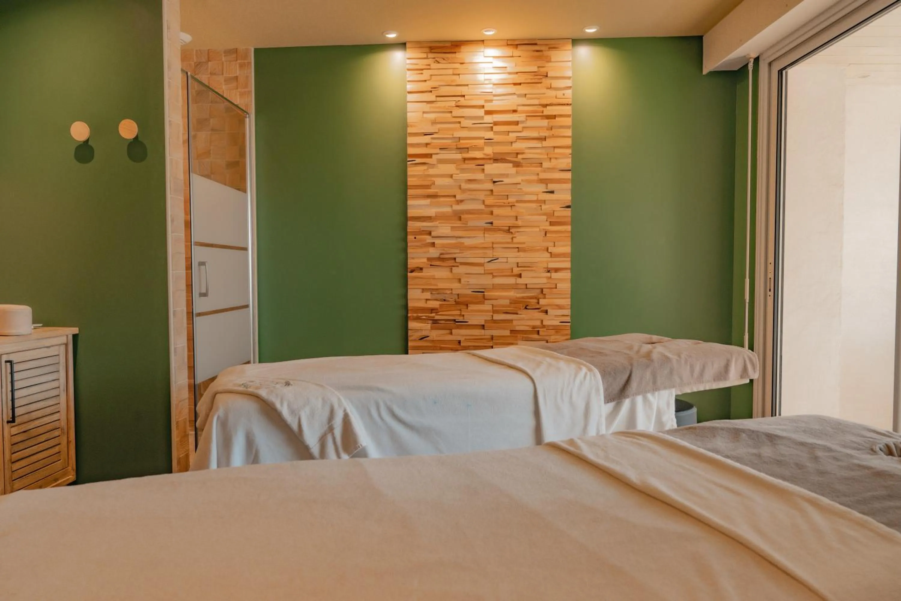 Massage, Bed in Hôtel Édenia - Spa Estime&Sens