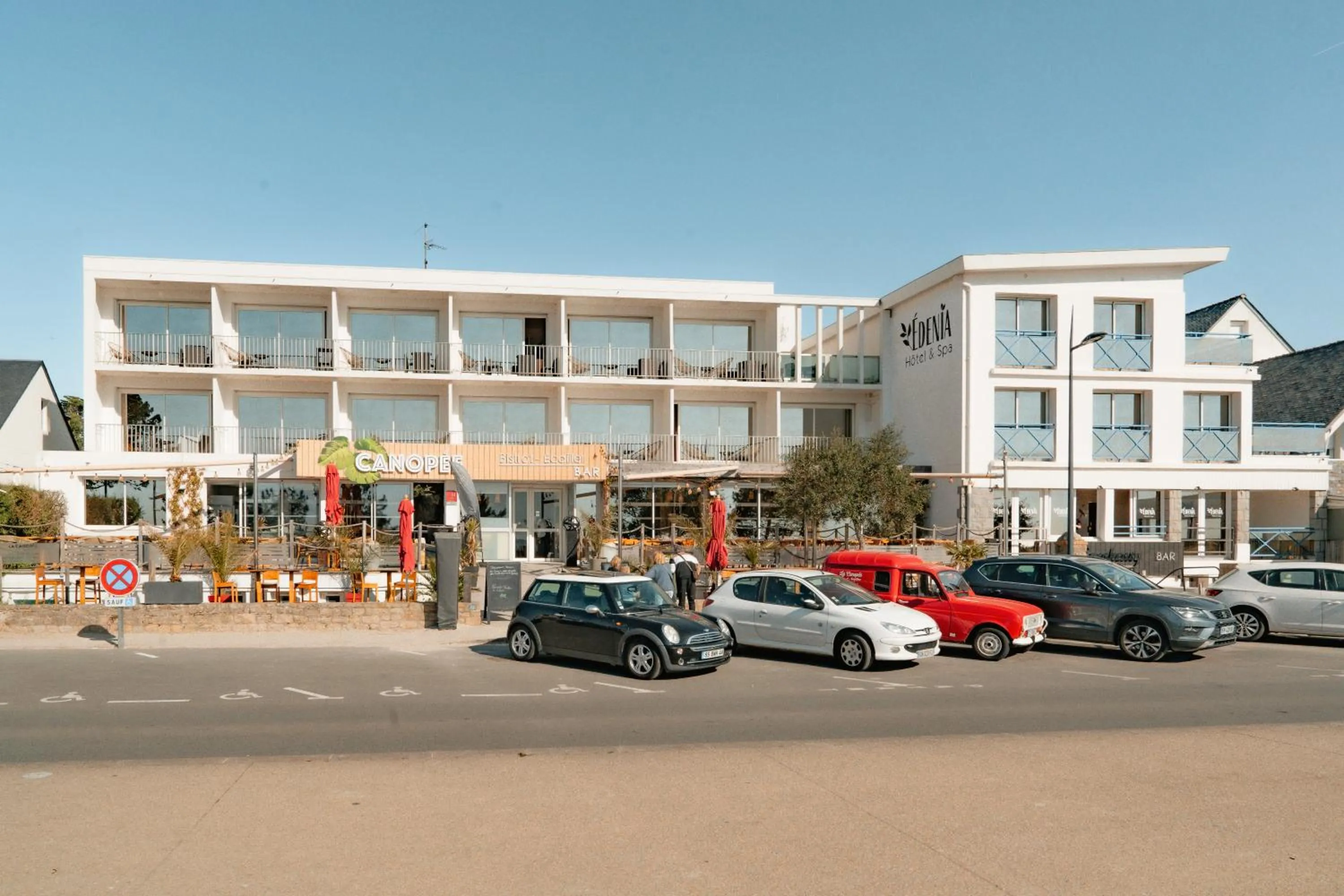 Property building in Hôtel Édenia - Spa Estime&Sens