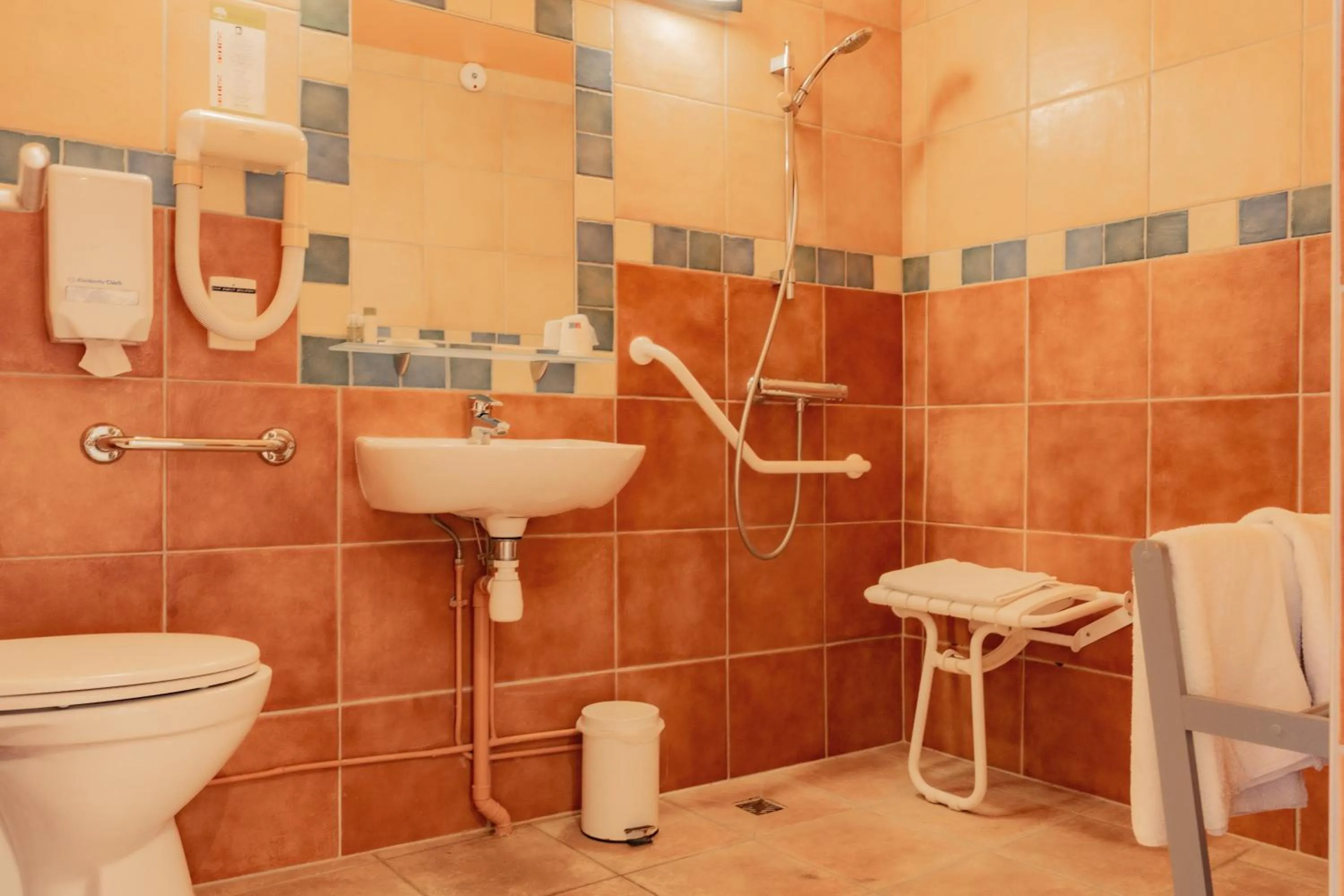 Shower in Hôtel Édenia - Spa Estime&Sens