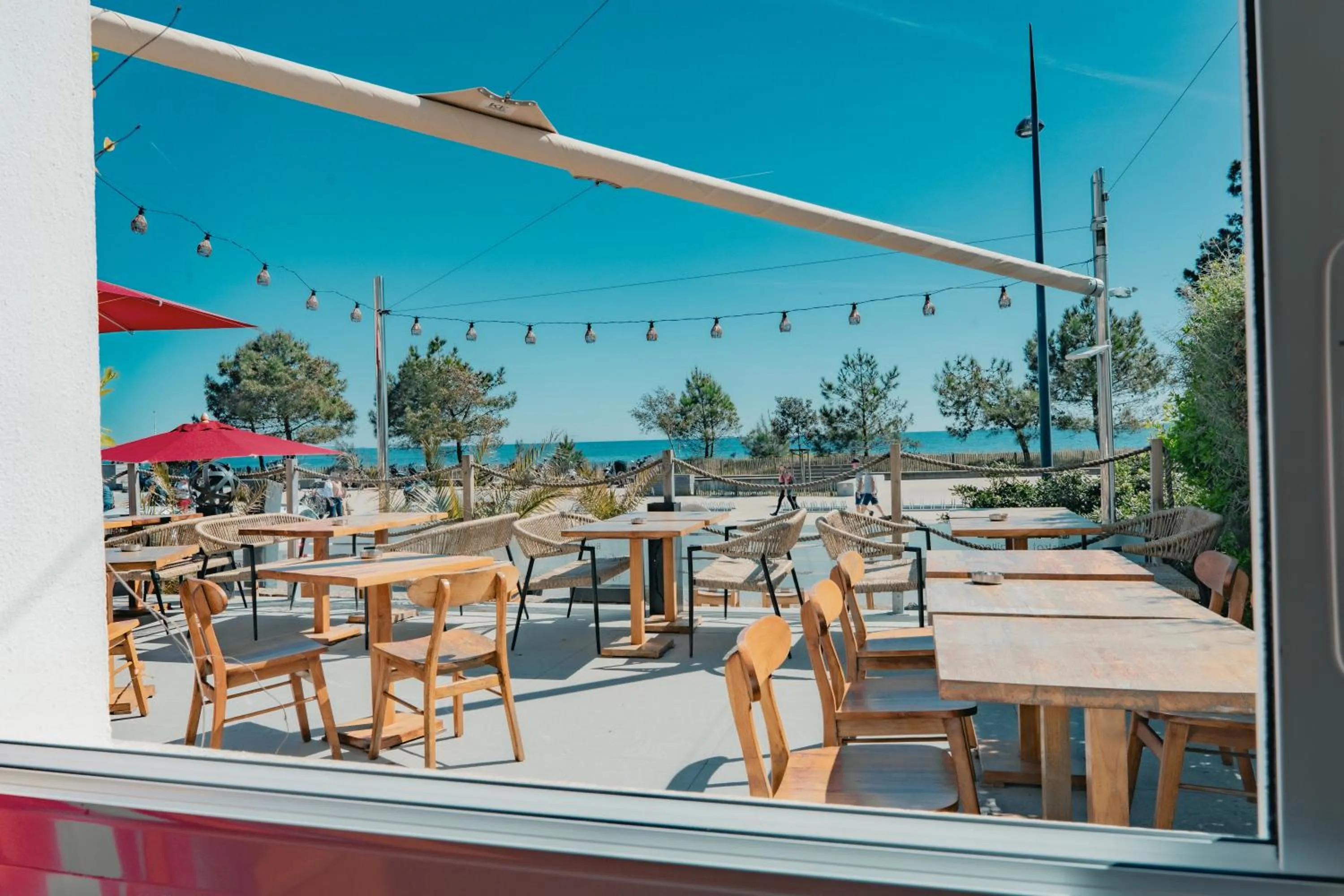 Patio in Hôtel Édenia - Spa Estime&Sens