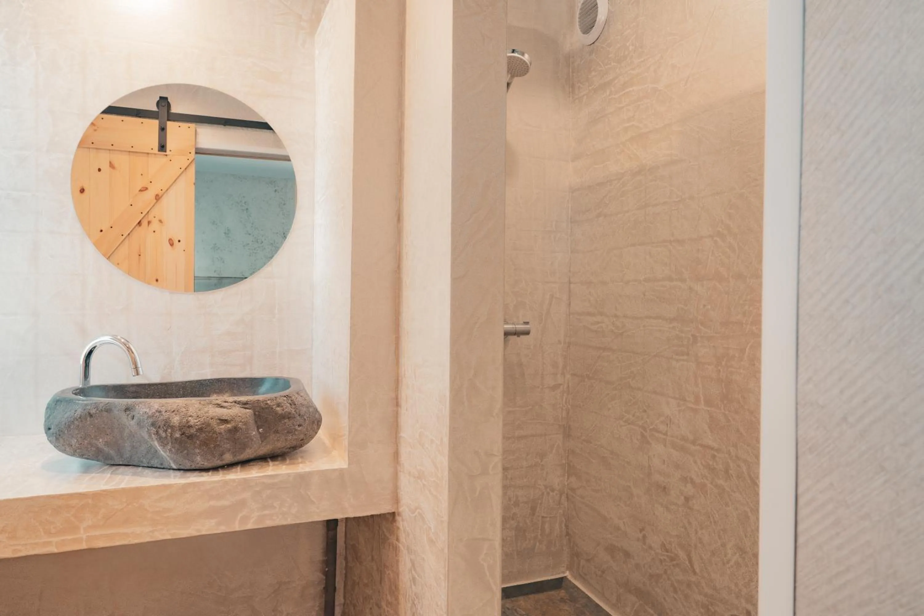 Shower in Hôtel Édenia - Spa Estime&Sens