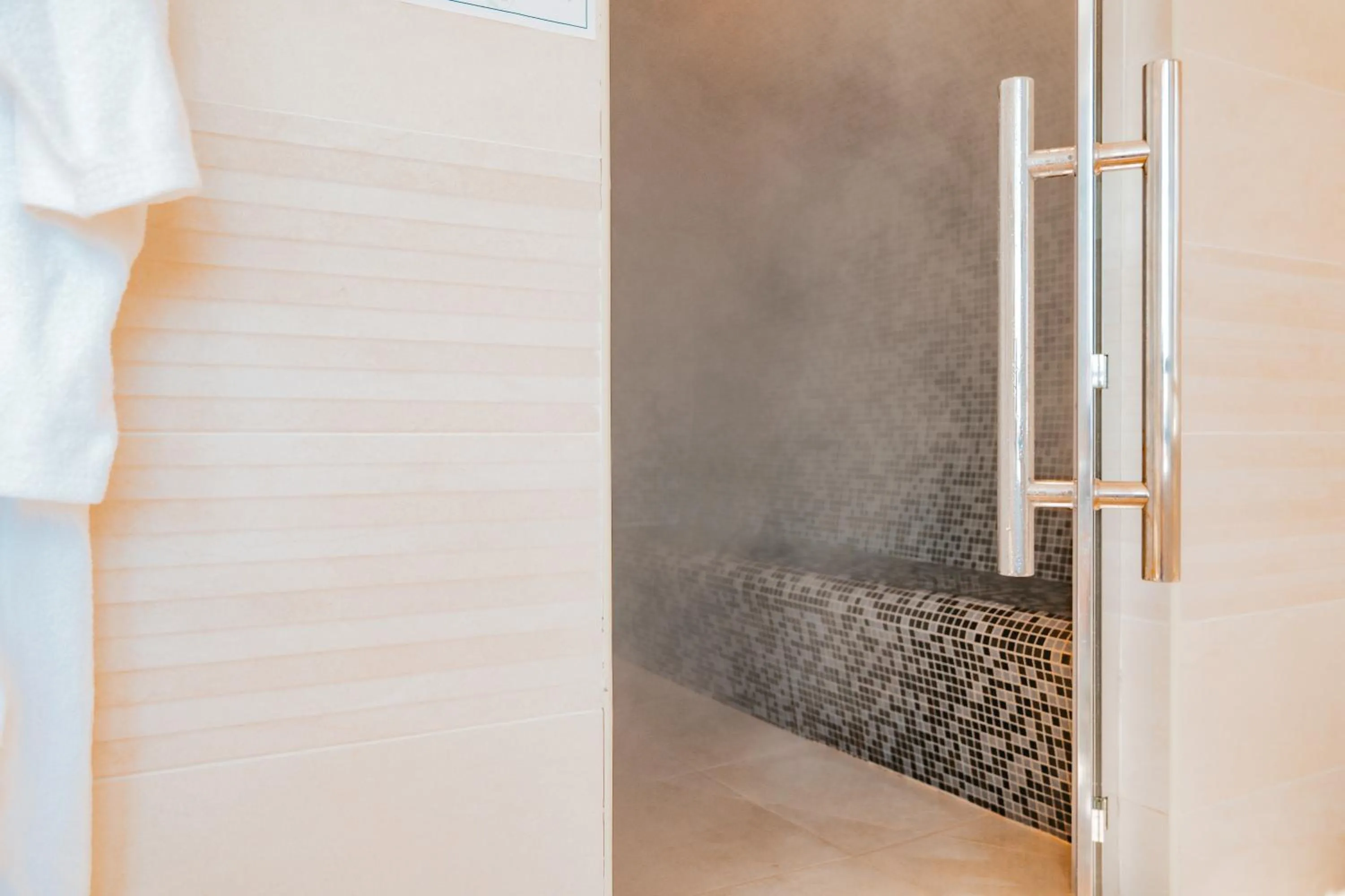 Sauna in Hôtel Édenia - Spa Estime&Sens