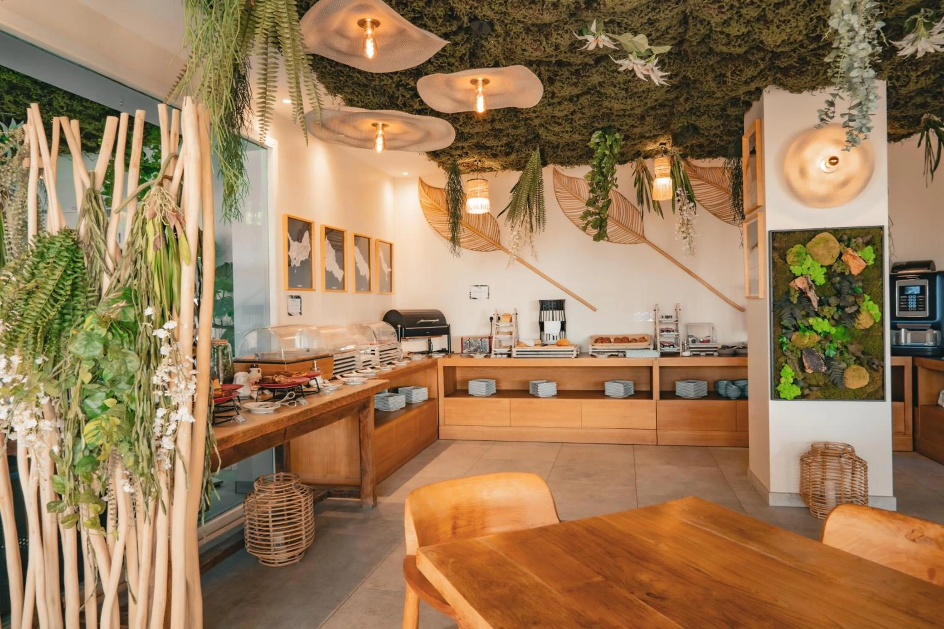 Continental breakfast in Hôtel Édenia - Spa Estime&Sens