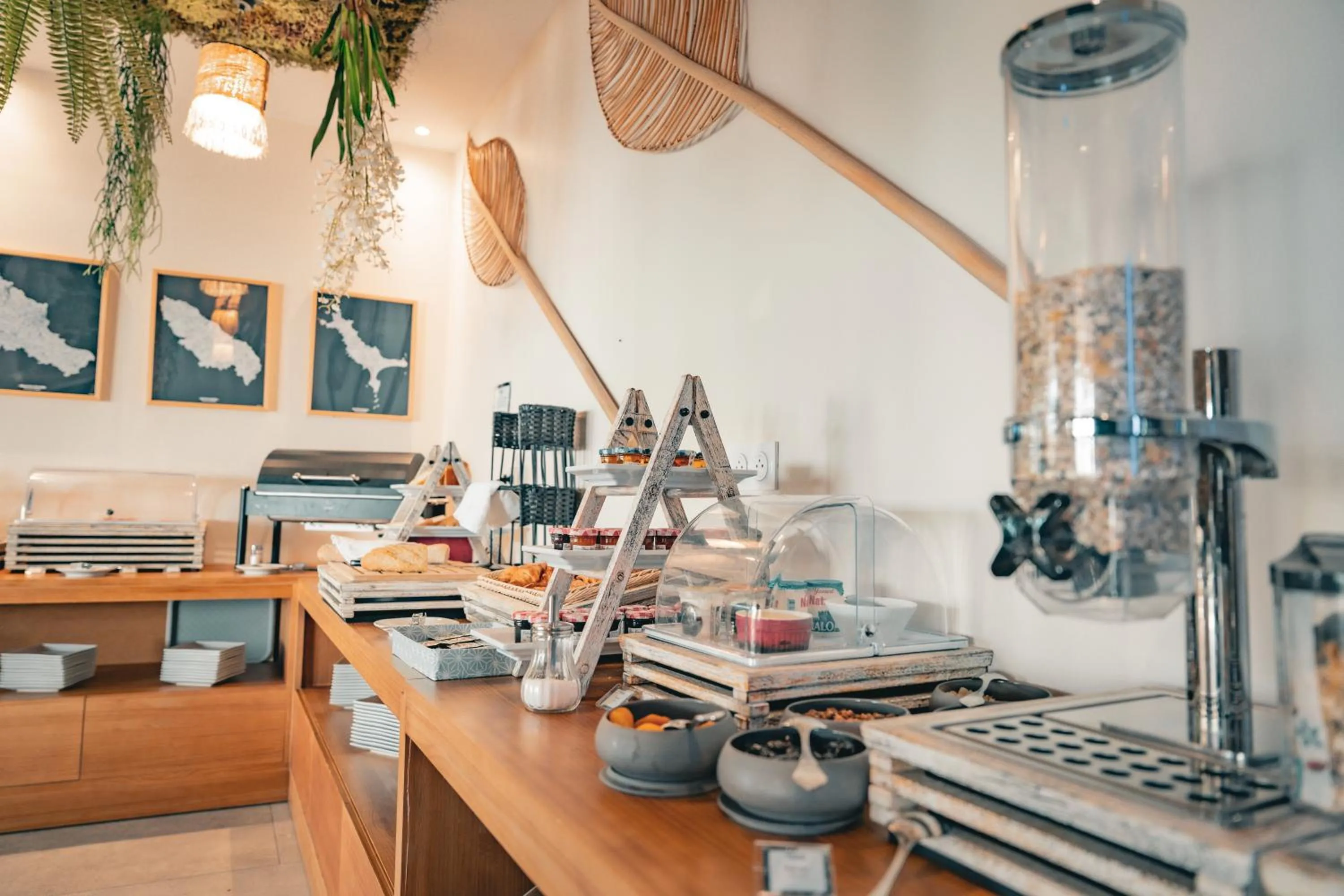 Continental breakfast in Hôtel Édenia - Spa Estime&Sens