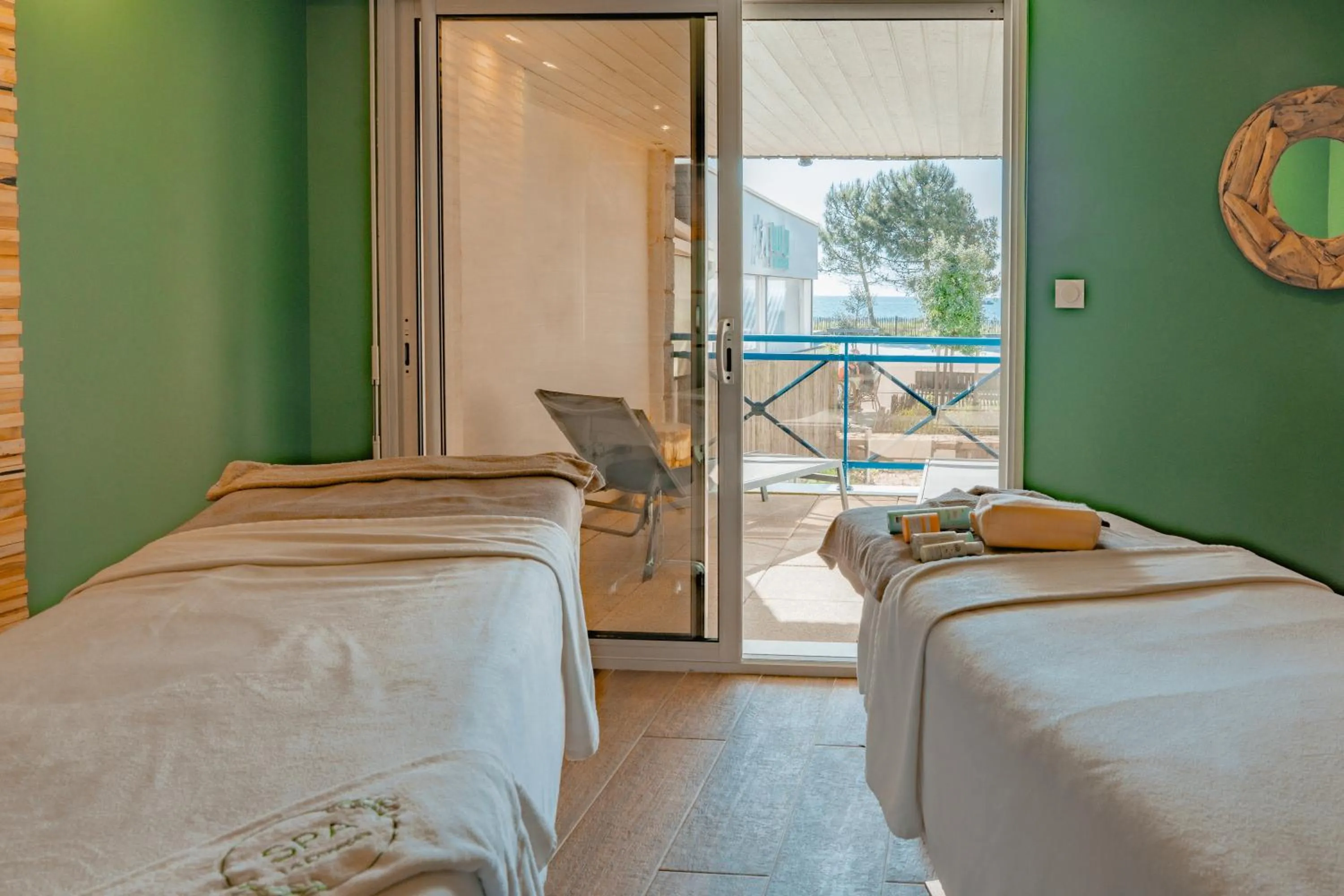 Massage, Bed in Hôtel Édenia - Spa Estime&Sens