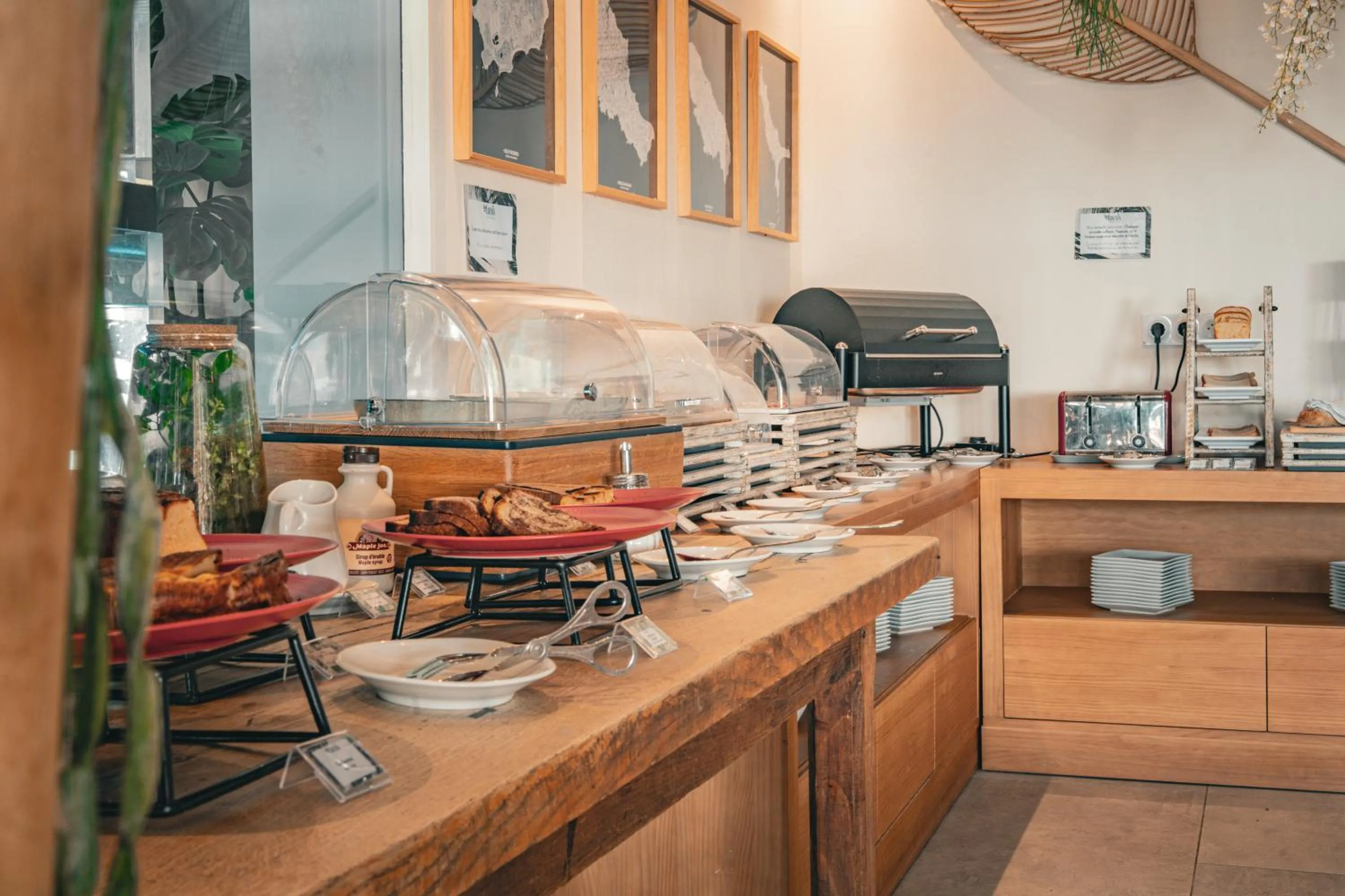 Continental breakfast in Hôtel Édenia - Spa Estime&Sens