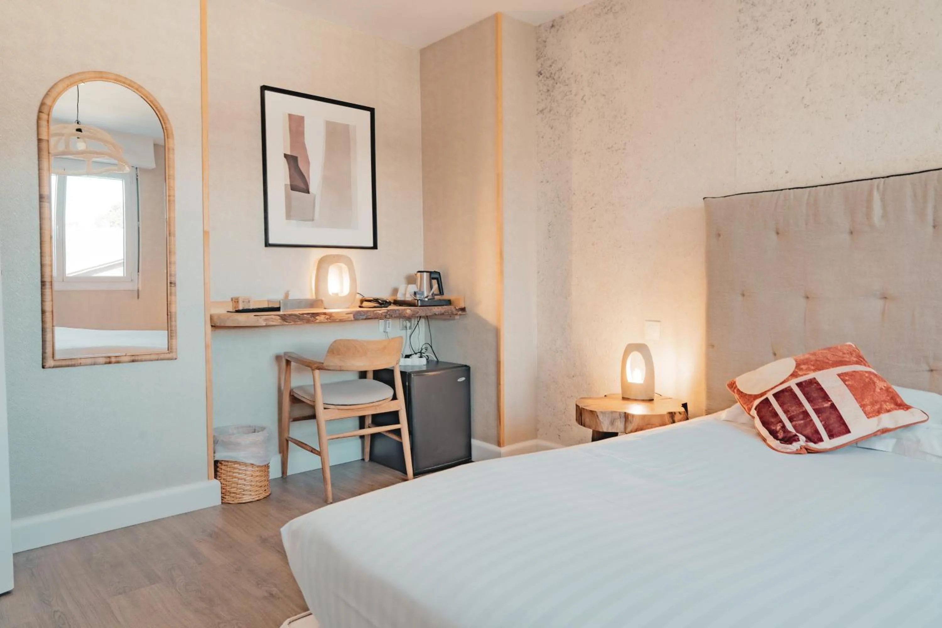 Photo of the whole room, Bed in Hôtel Édenia - Spa Estime&Sens