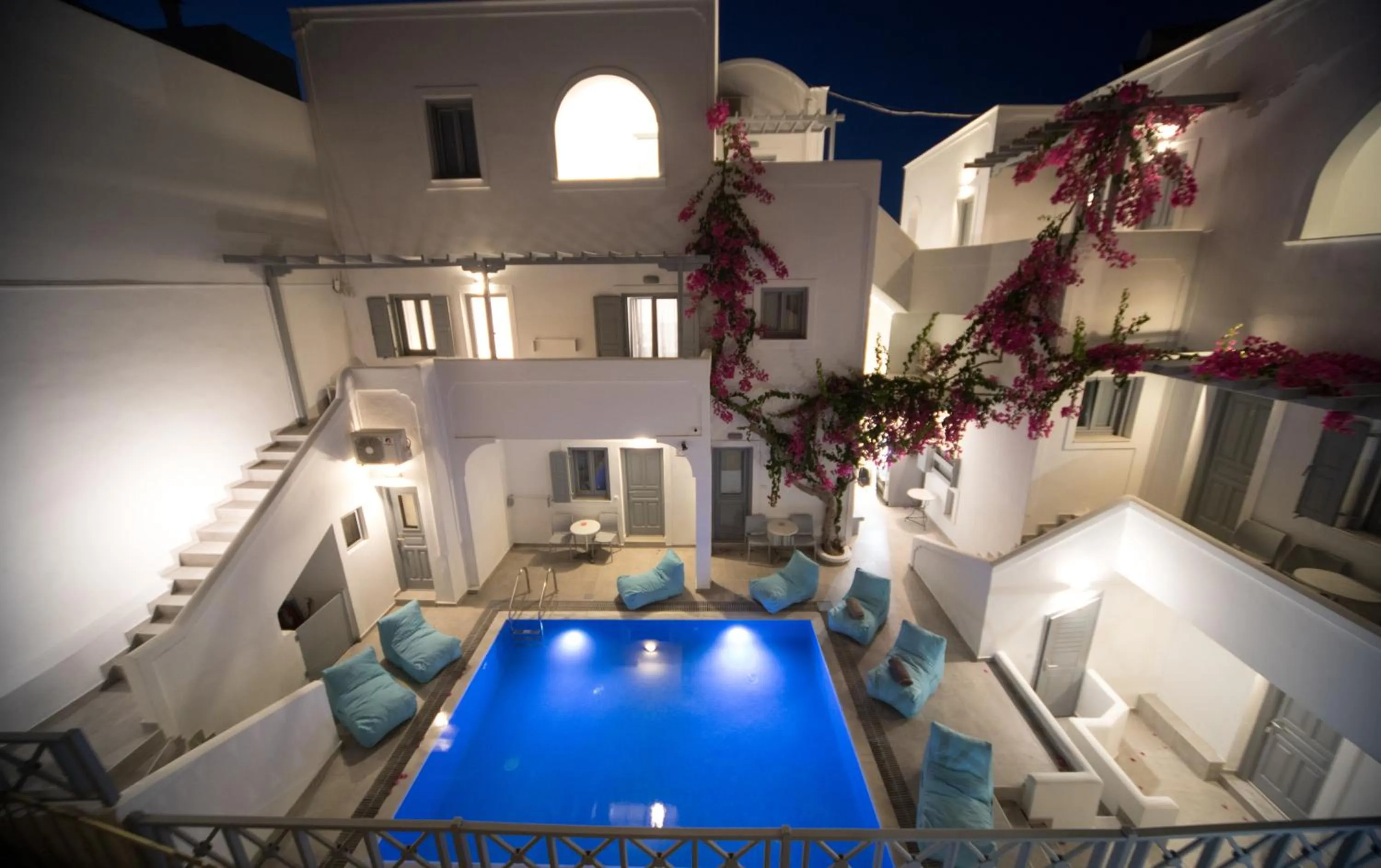 Pool view in Markakis Studios Fira Town