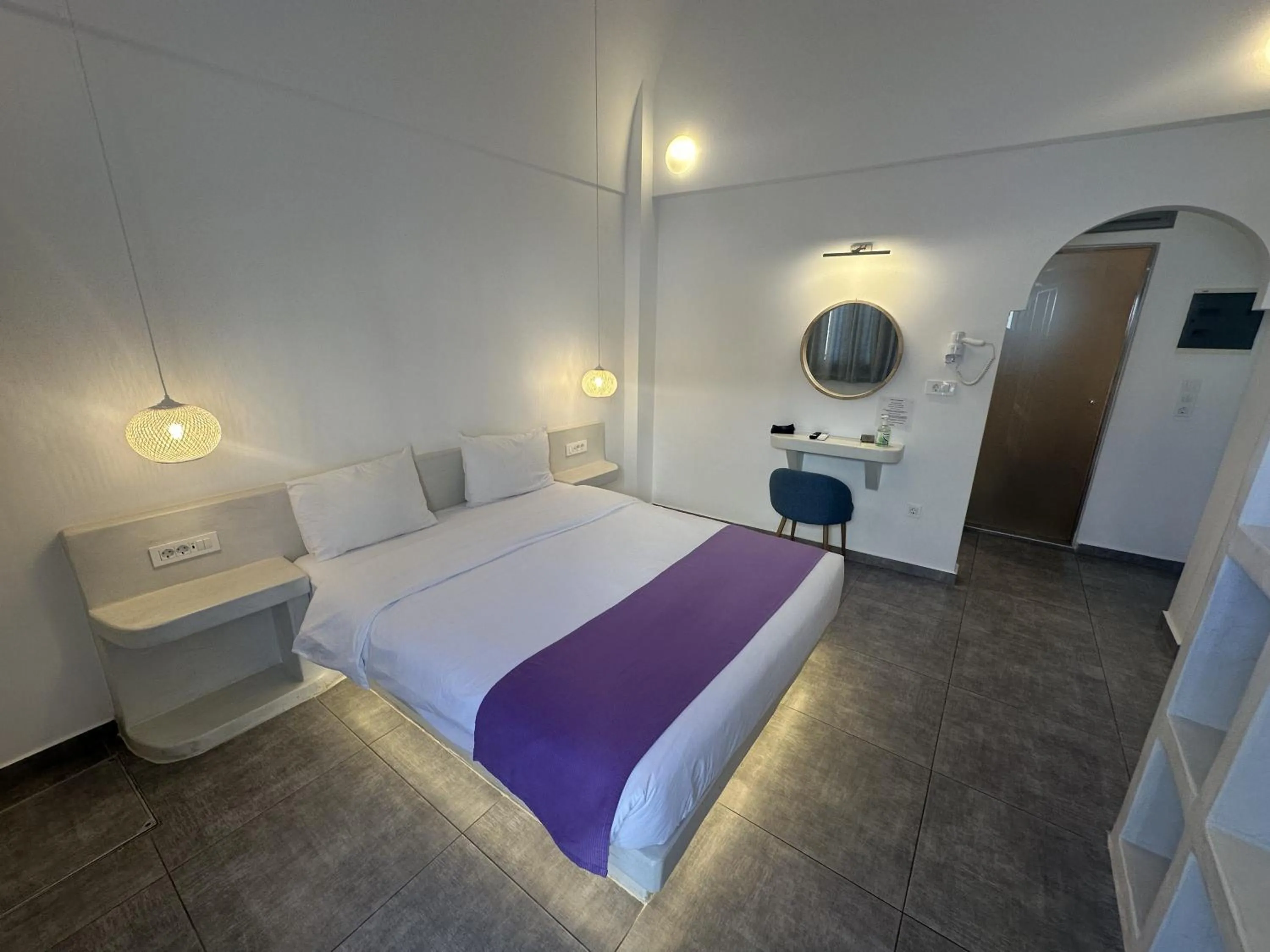 Bed in Markakis Studios Fira Town