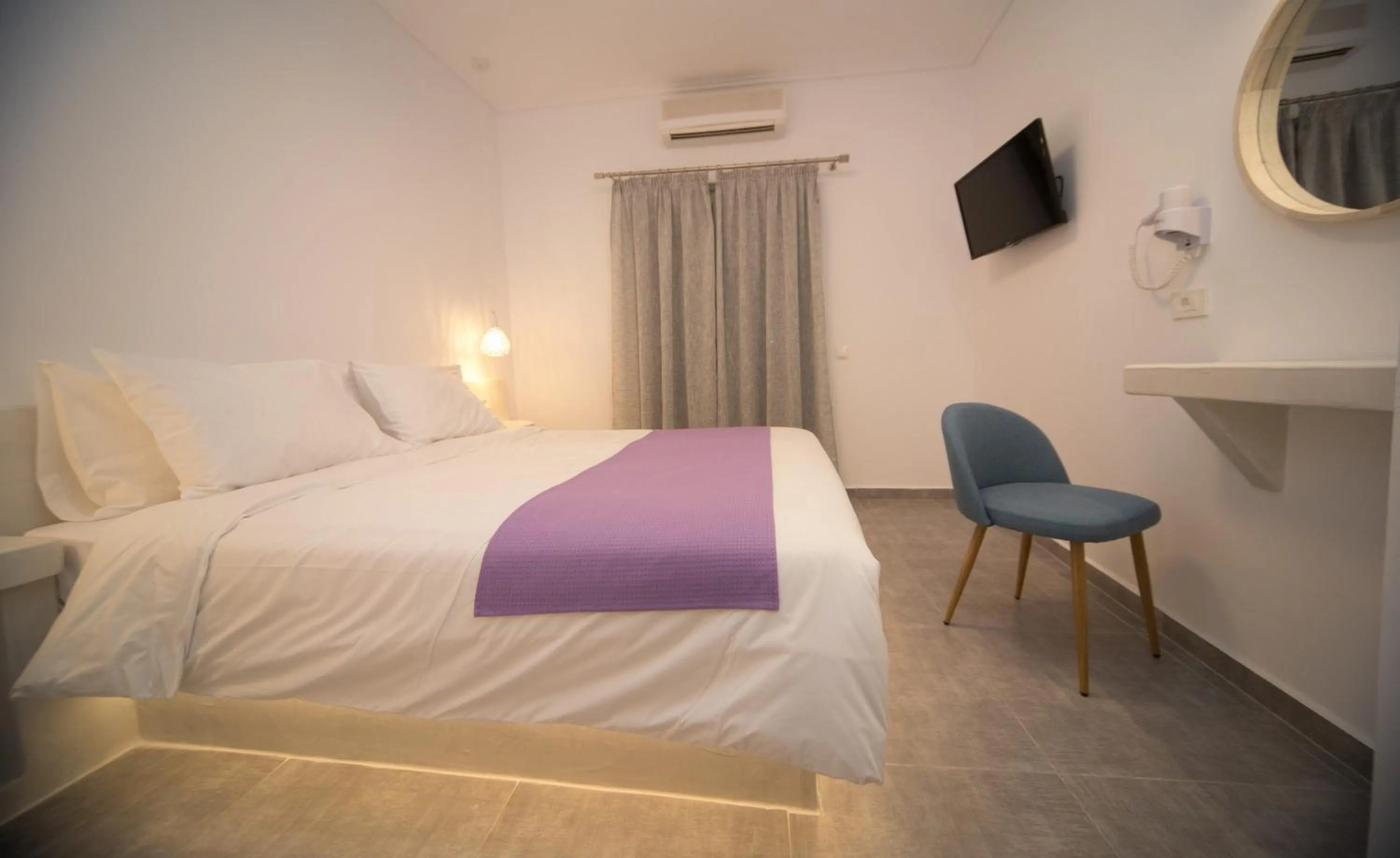 Bed in Markakis Studios Fira Town