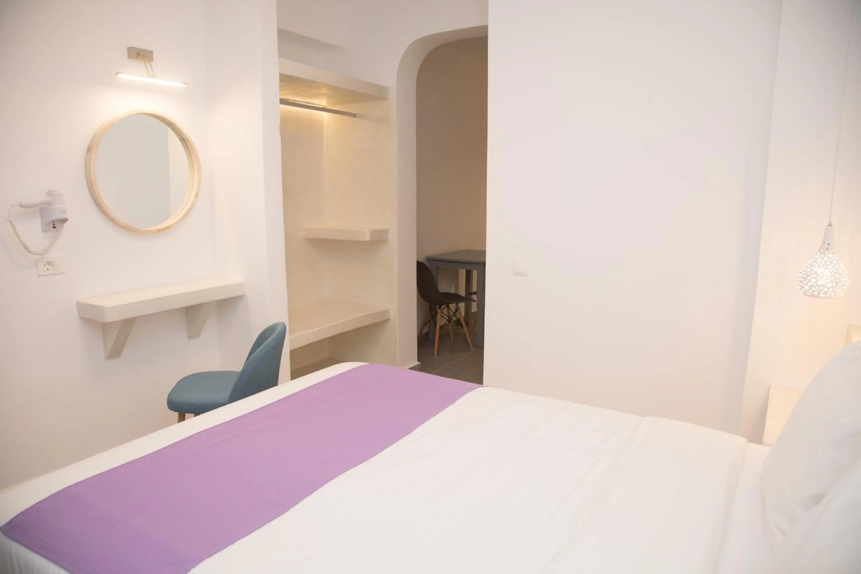 Bed in Markakis Studios Fira Town