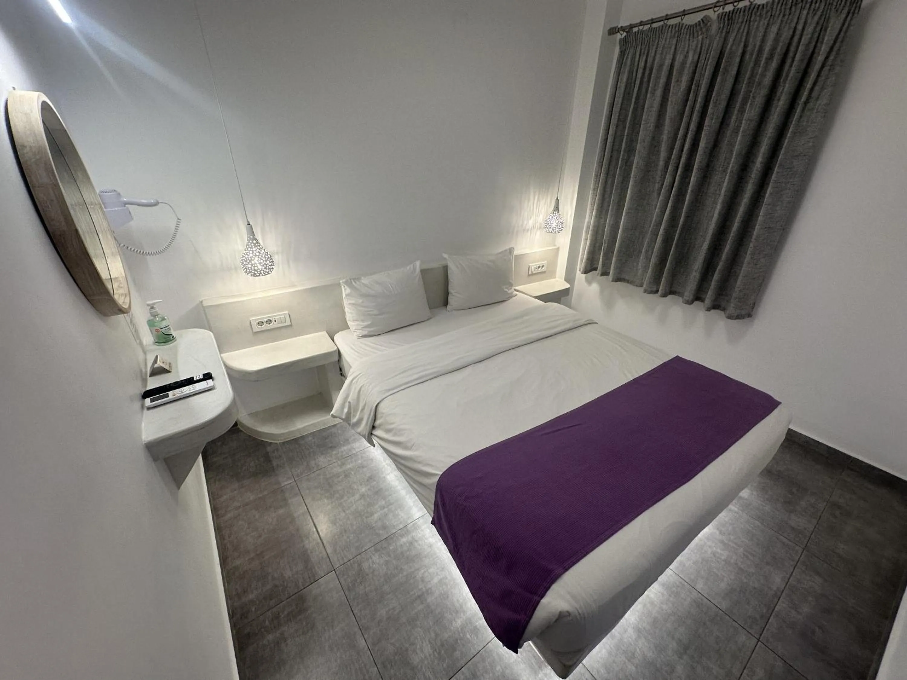 Bed in Markakis Studios Fira Town