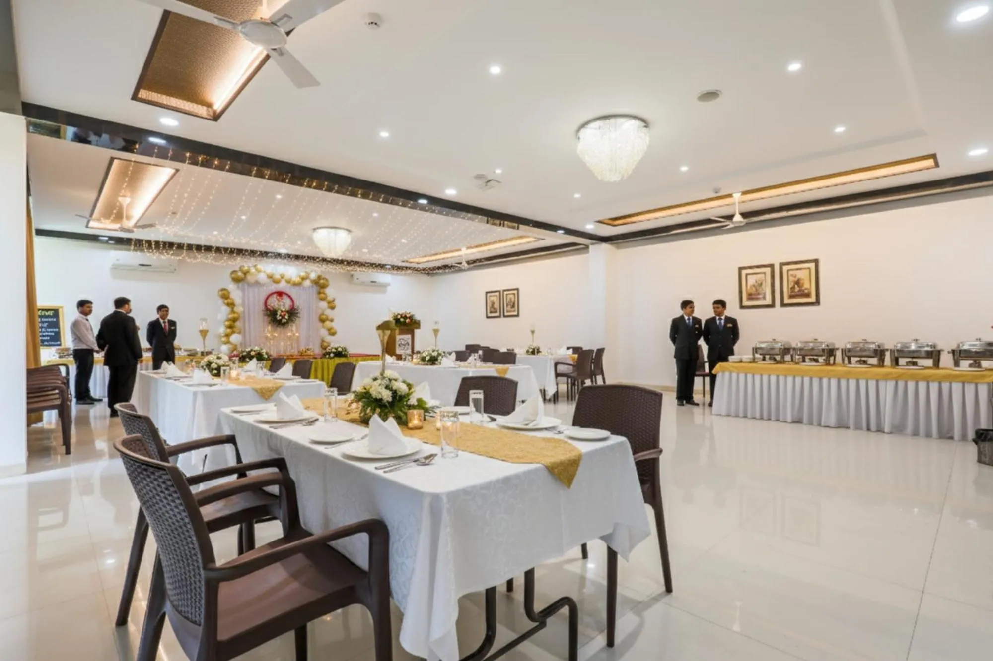 Restaurant/places to eat in FabHotel Prime Sapphire Inn