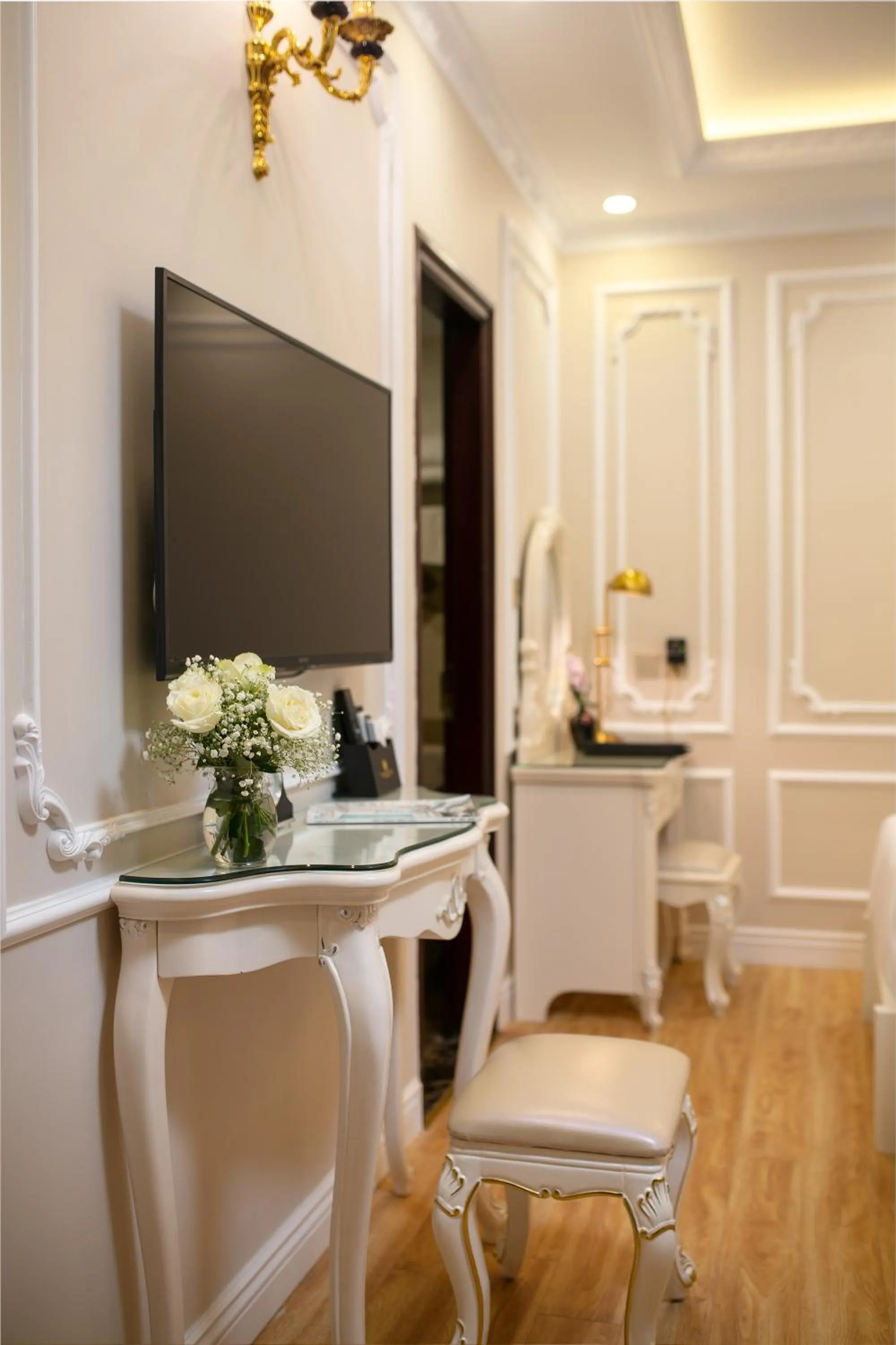 TV and multimedia in Royal Holiday Hanoi Hotel