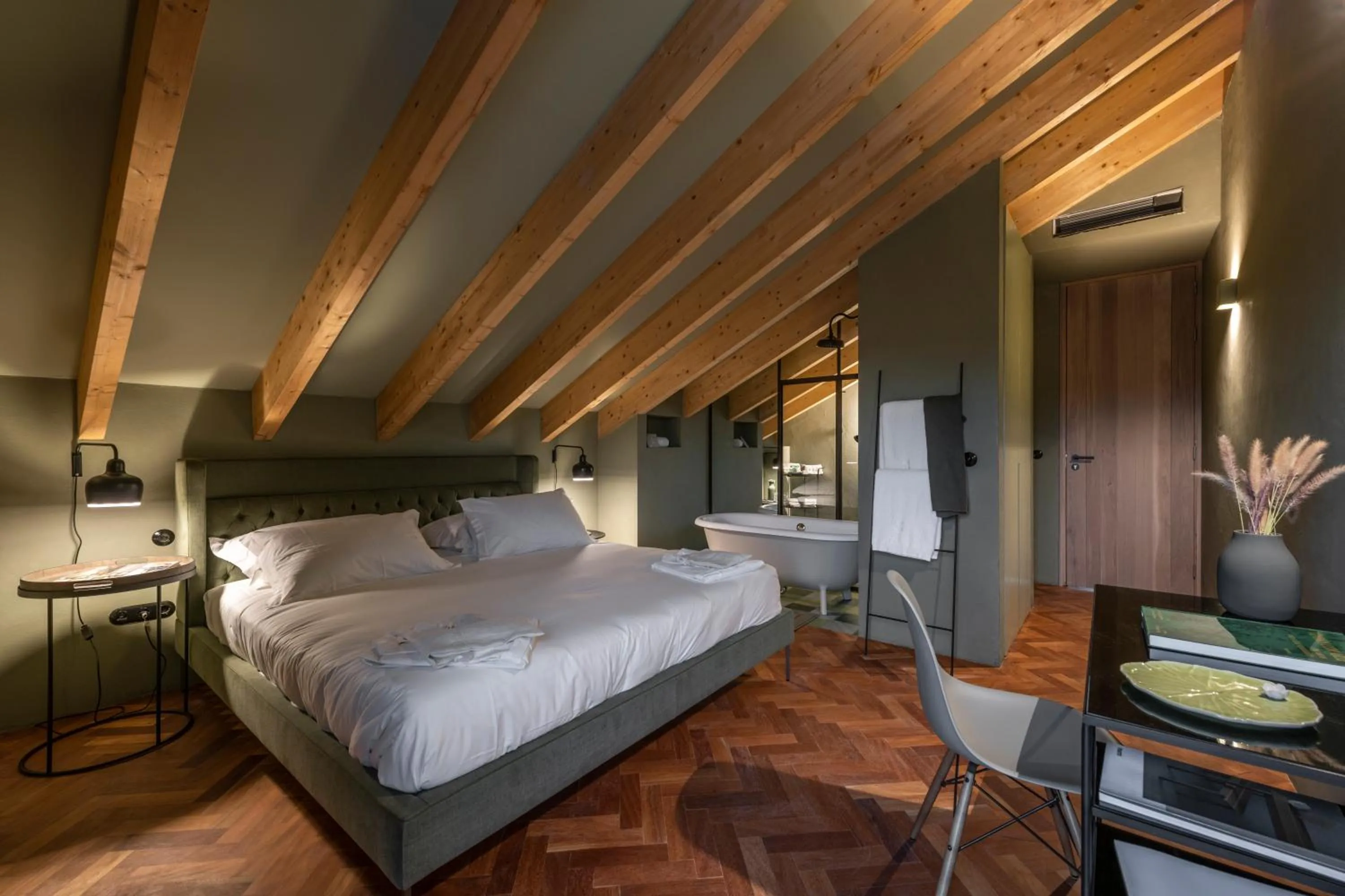 Bedroom, Bed in Herdade da Malhadinha Nova - Relais & Châteaux