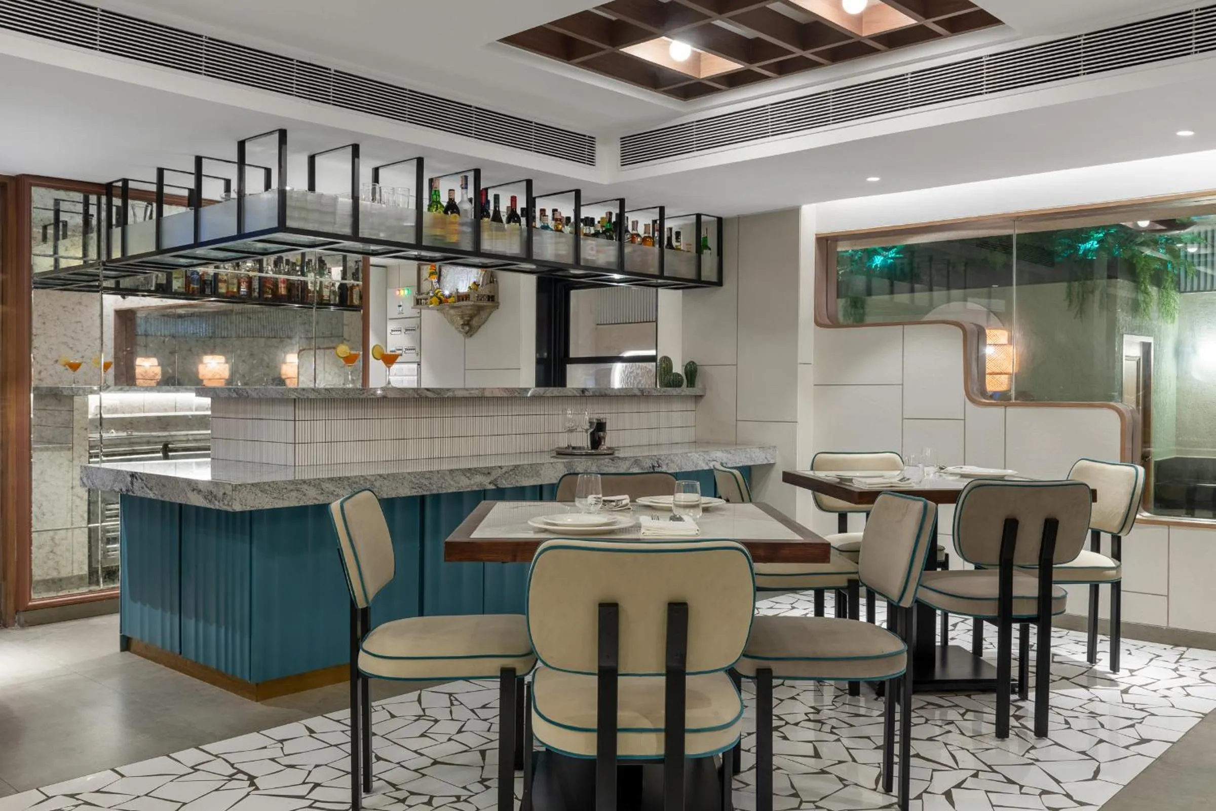 Restaurant/places to eat in Hotel Suncity Residency