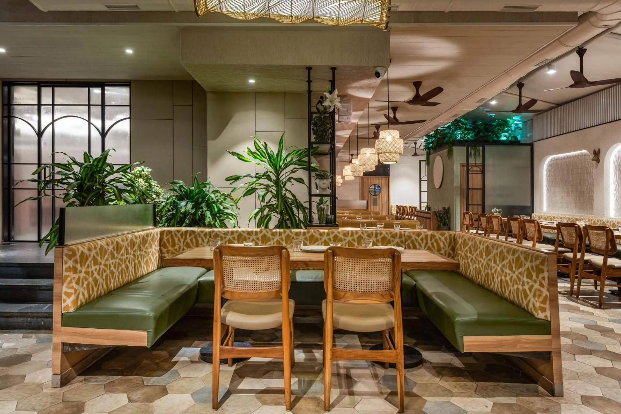 Restaurant/places to eat in Hotel Suncity Residency