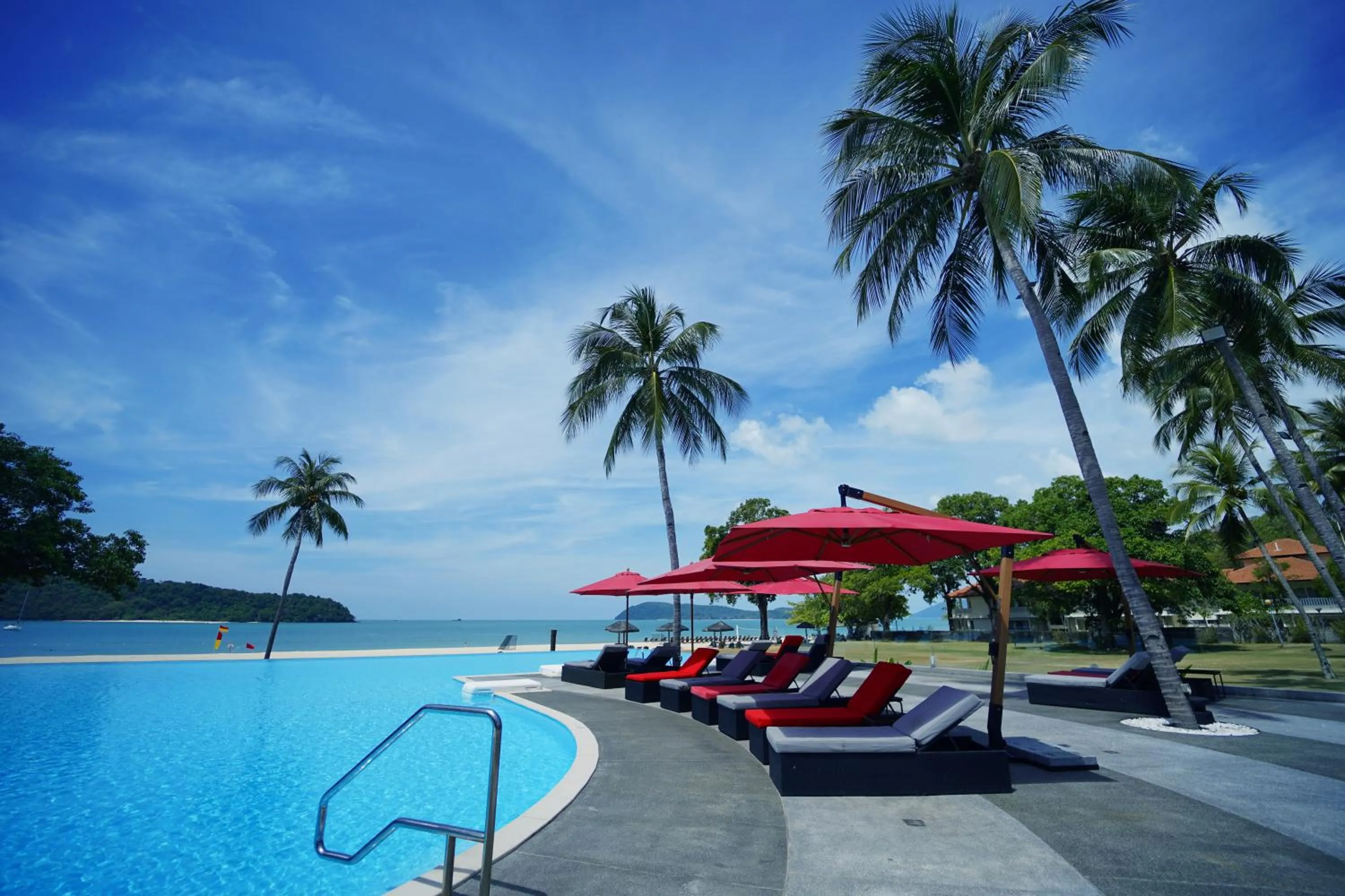 Swimming pool in Holiday Villa Resort & Beachclub Langkawi