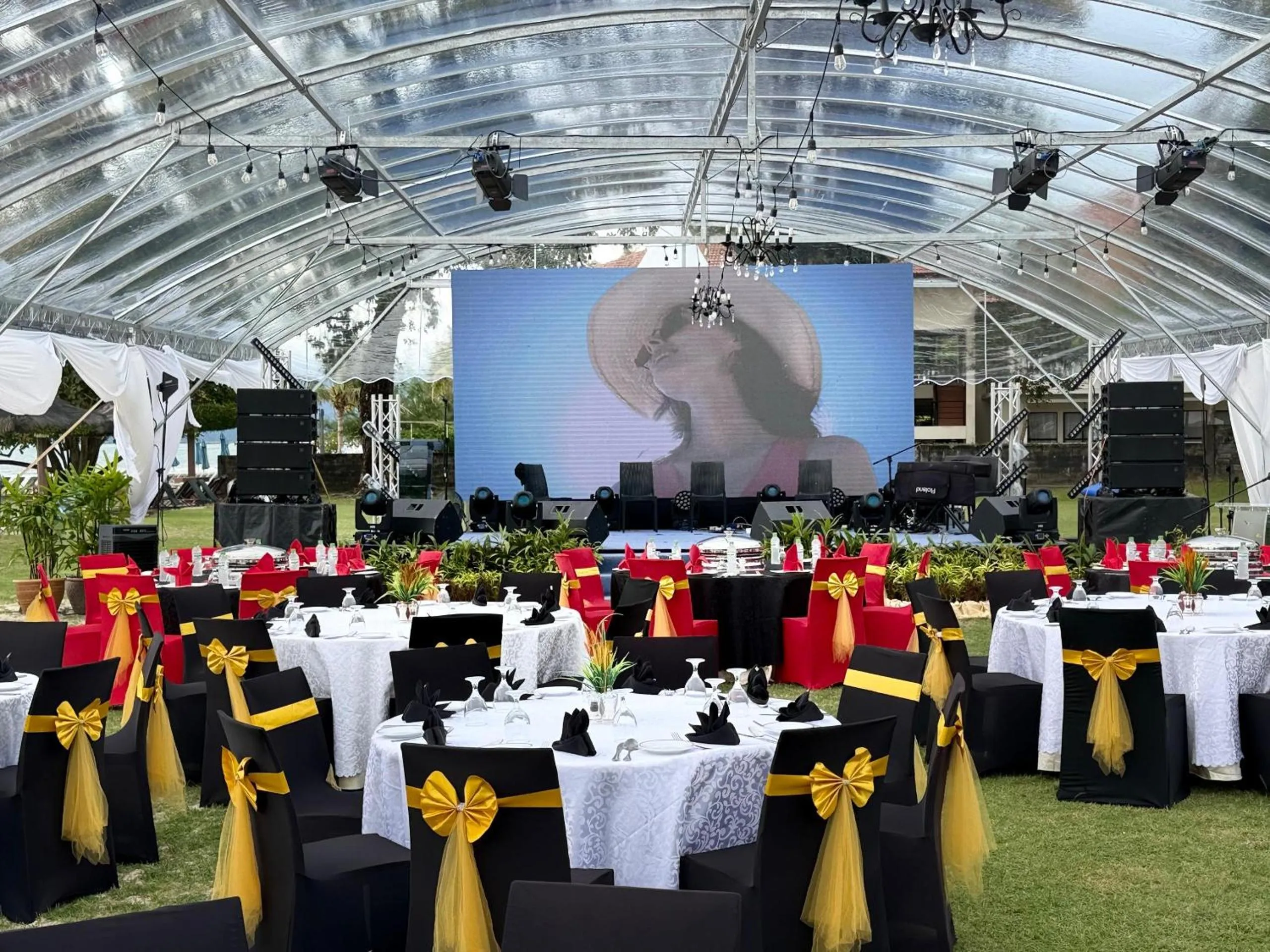 Restaurant/places to eat in Holiday Villa Resort & Beachclub Langkawi