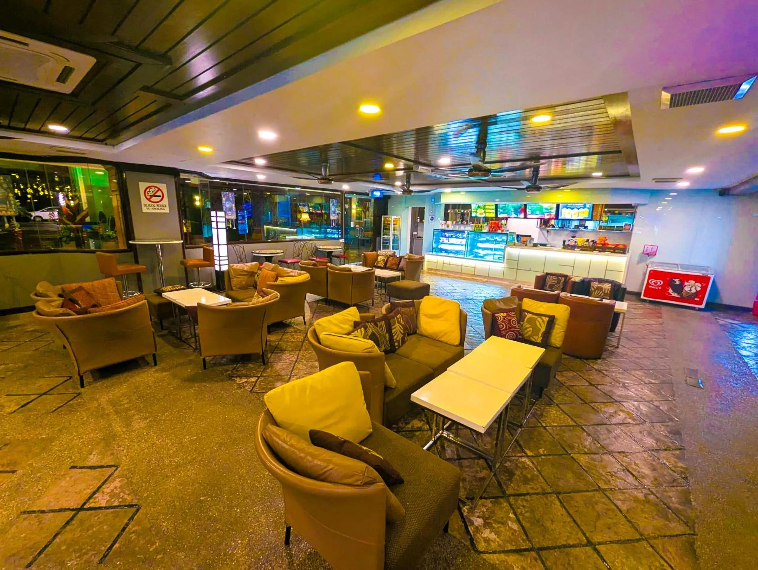 Restaurant/places to eat in Holiday Villa Resort & Beachclub Langkawi