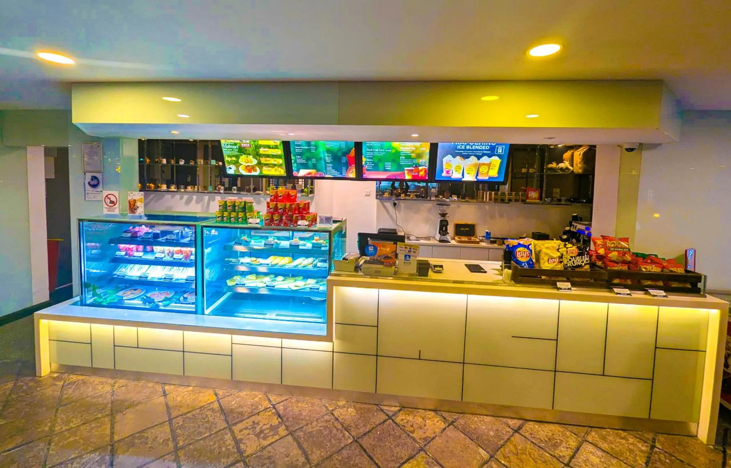 Restaurant/places to eat in Holiday Villa Resort & Beachclub Langkawi