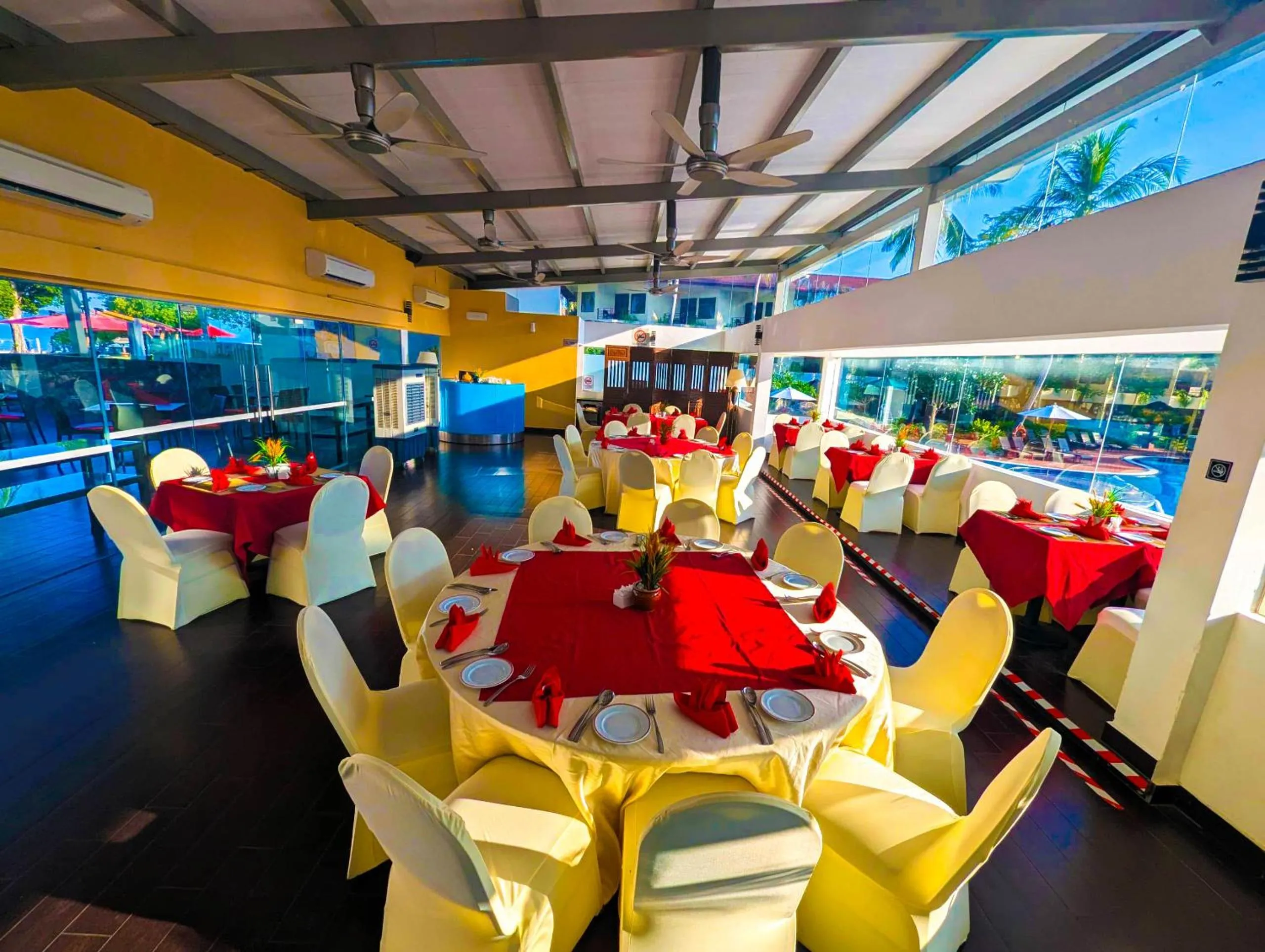 Restaurant/places to eat in Holiday Villa Resort & Beachclub Langkawi