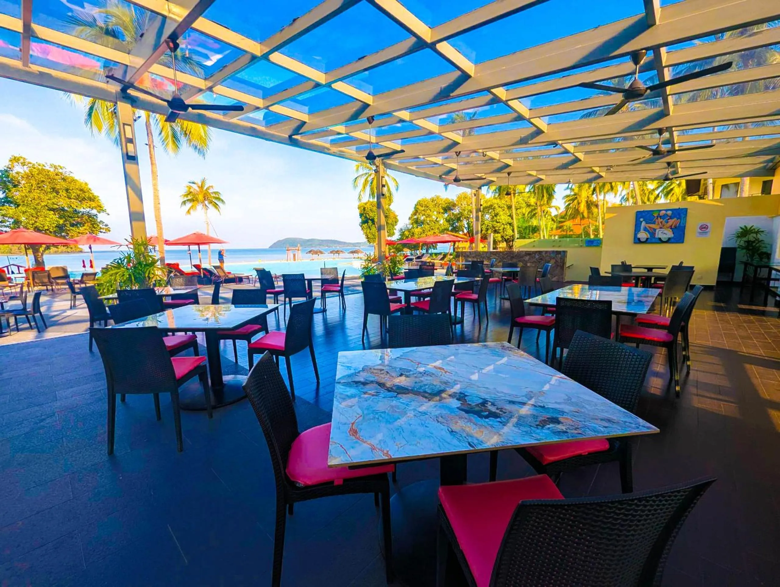 Restaurant/places to eat in Holiday Villa Resort & Beachclub Langkawi