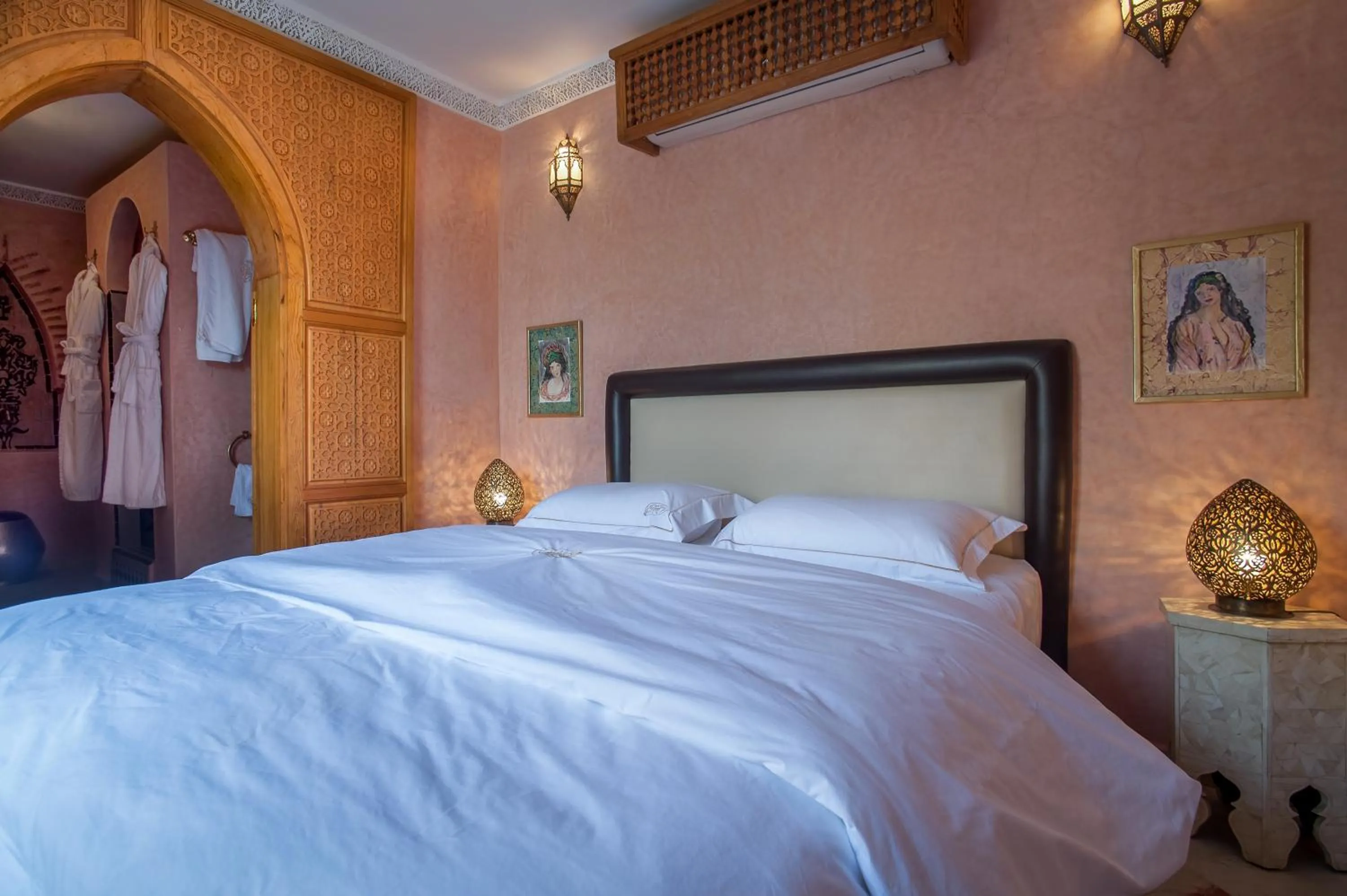 Bedroom, Bed in Riad & Spa Laurence Olivier