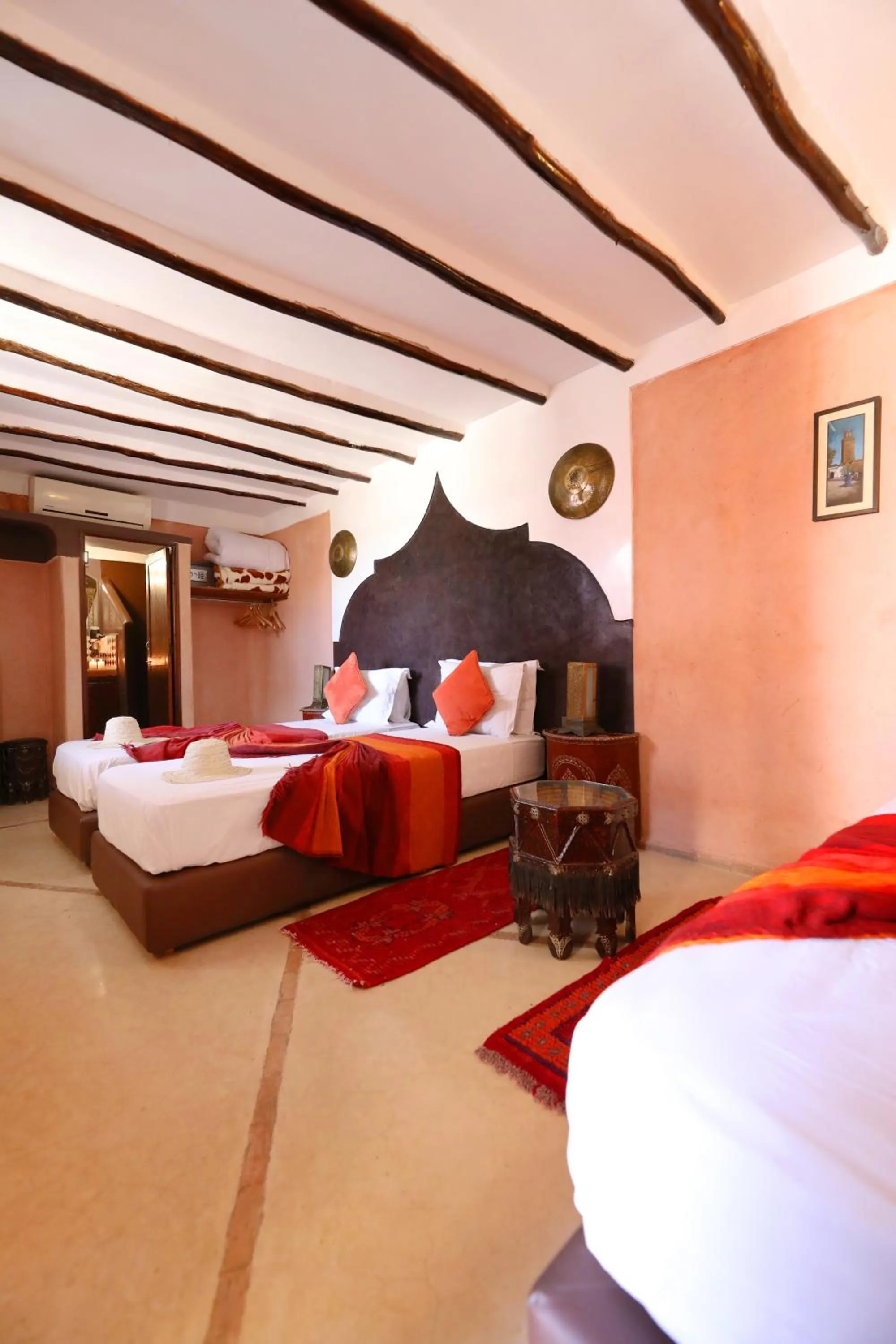 Photo of the whole room, Bed in Riad Sidi Mimoune & Spa