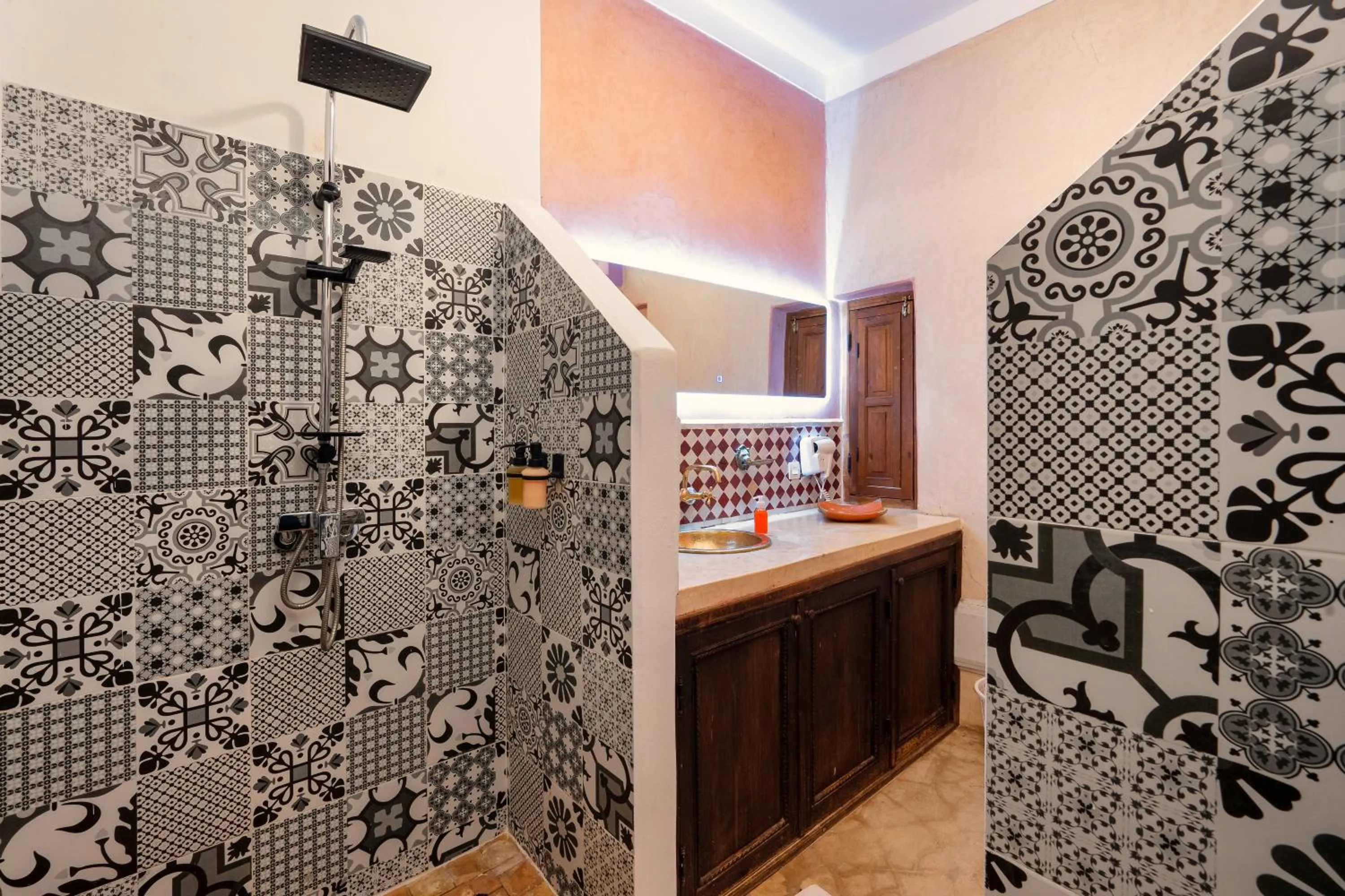 Shower in Riad Sidi Mimoune & Spa