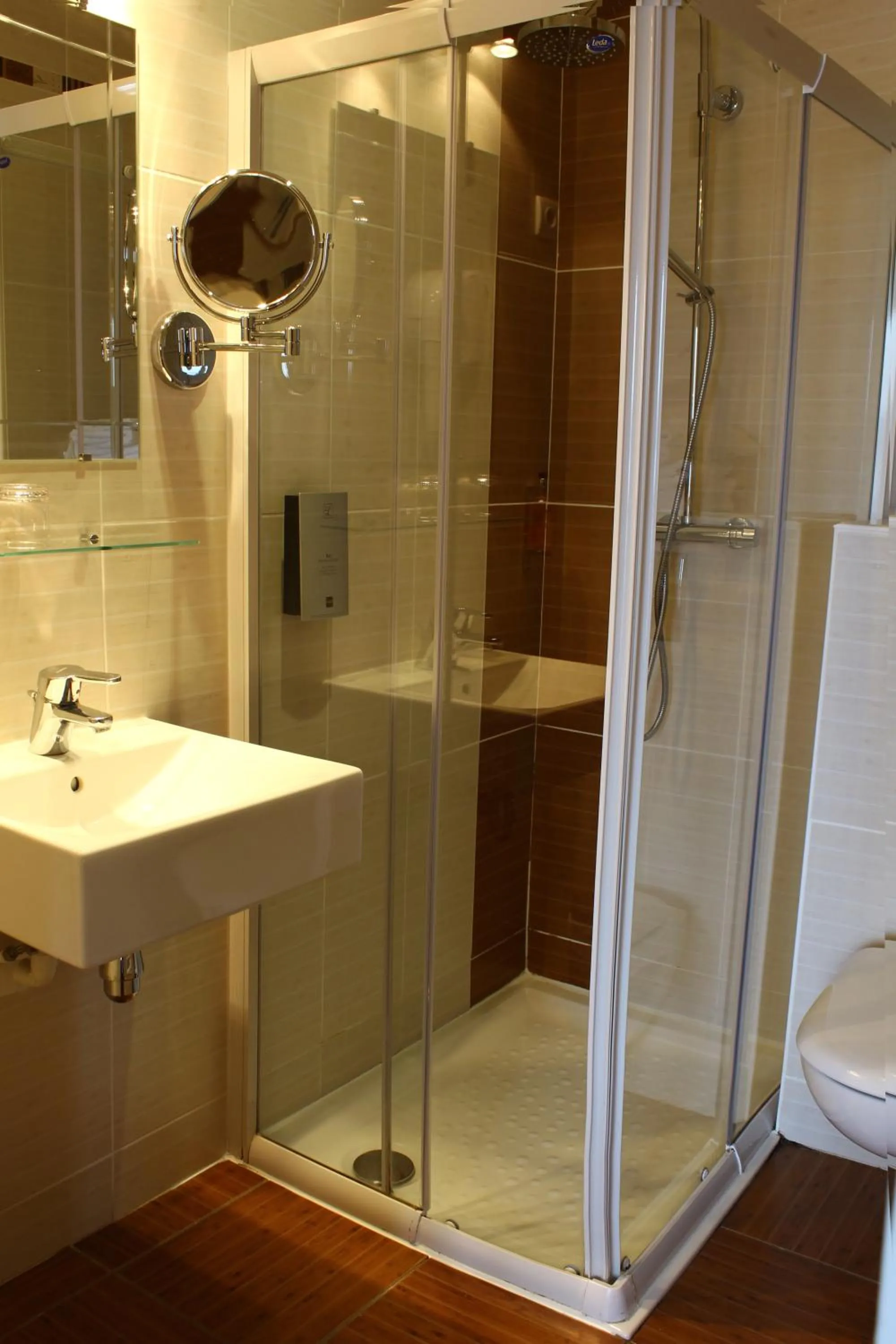 Shower in Hostellerie De La Mer