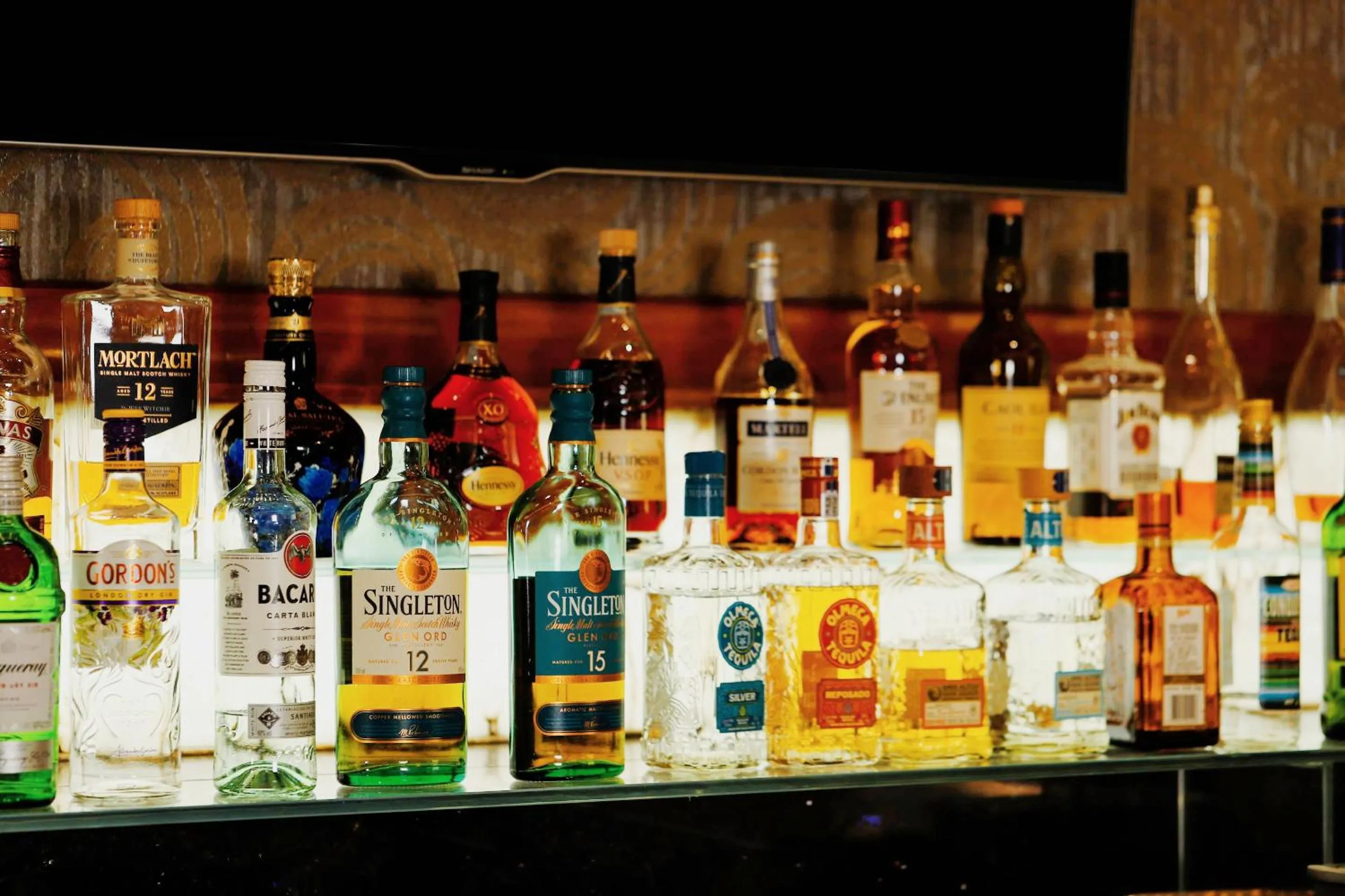 Lounge or bar in Crowne Plaza Foshan by IHG