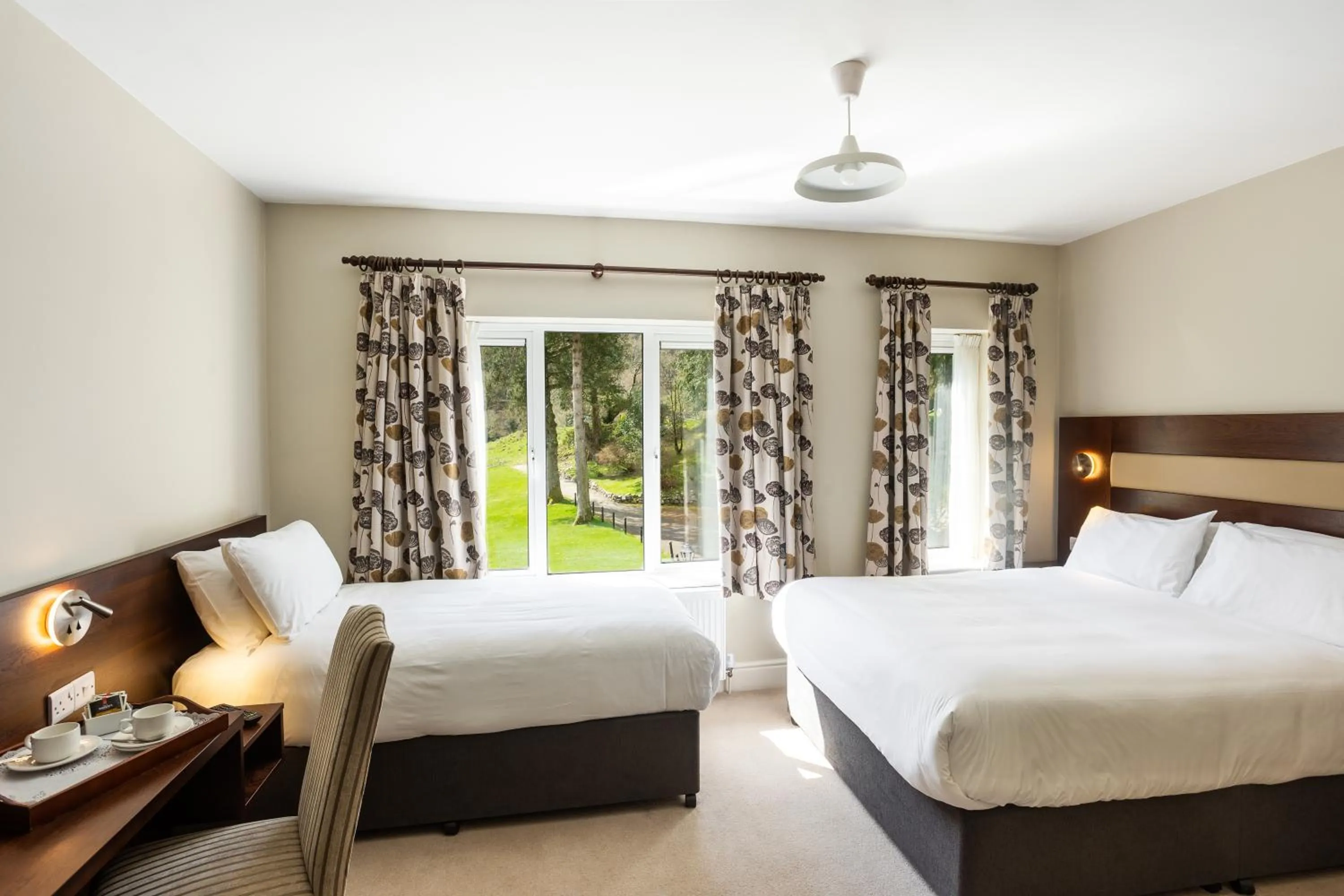 Coffee/tea facilities, Bed in The Glendalough Hotel