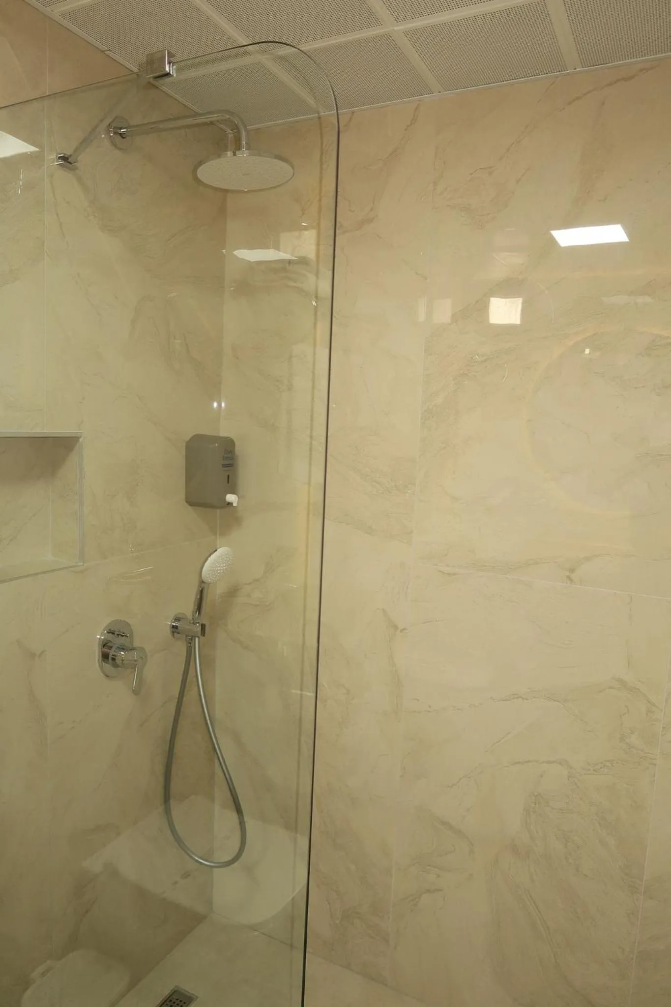 Shower in Zel Hotel