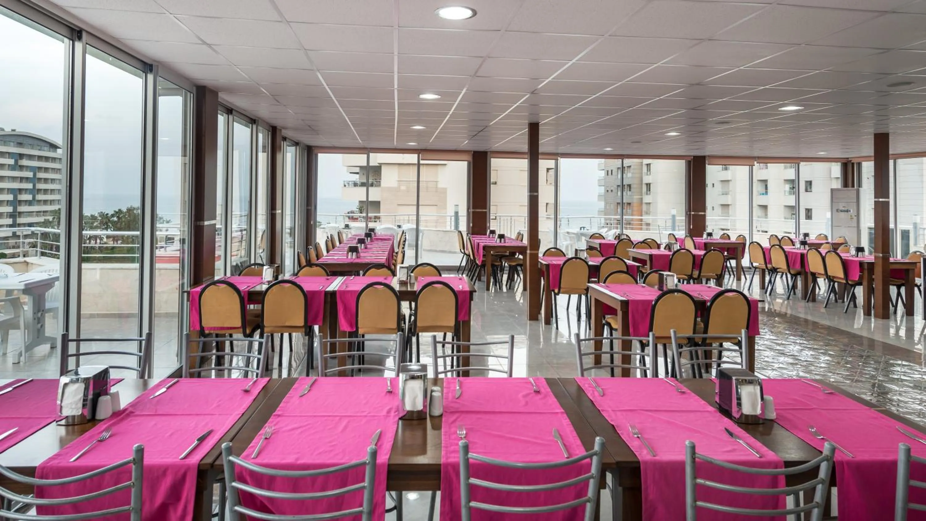 Restaurant/places to eat in Zel Hotel