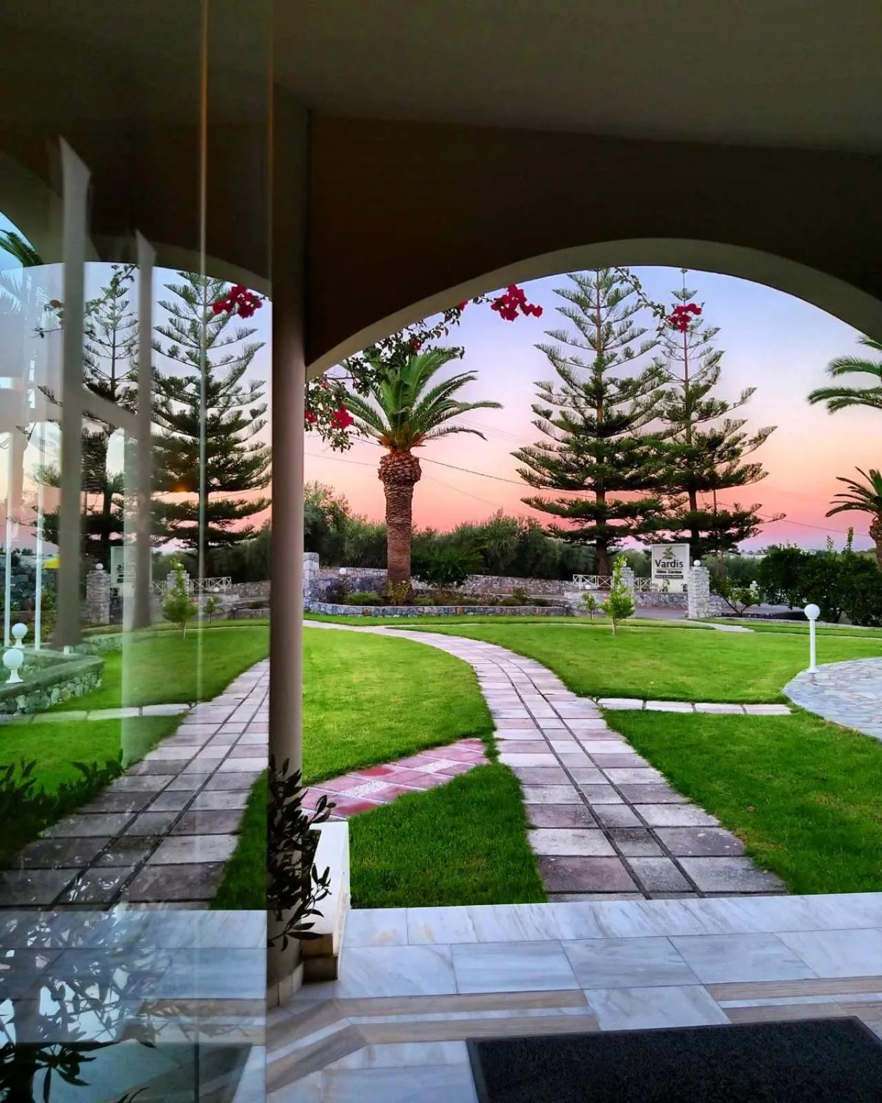Vardis Olive Garden