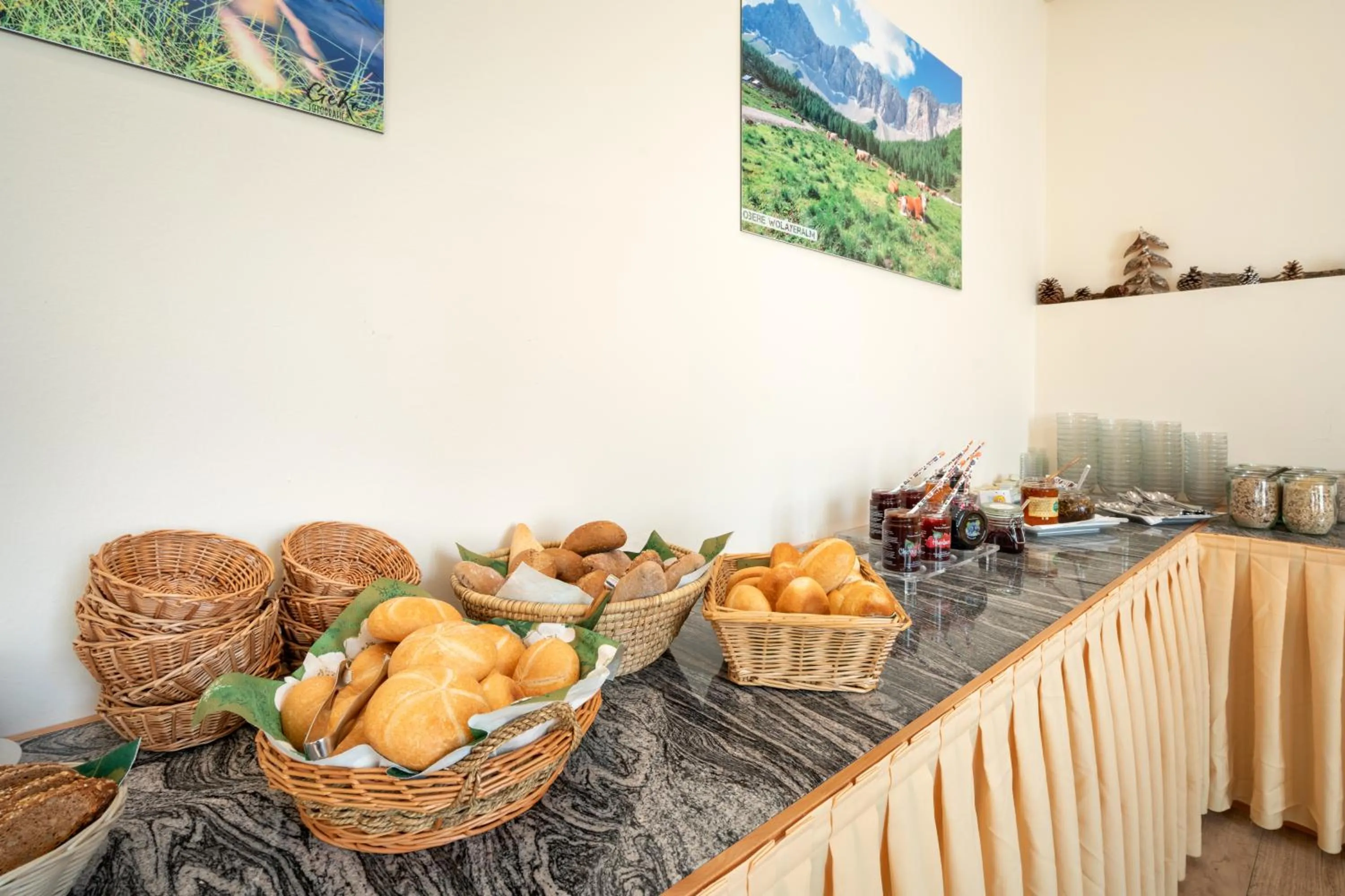 Buffet breakfast in Hotel Erlenhof