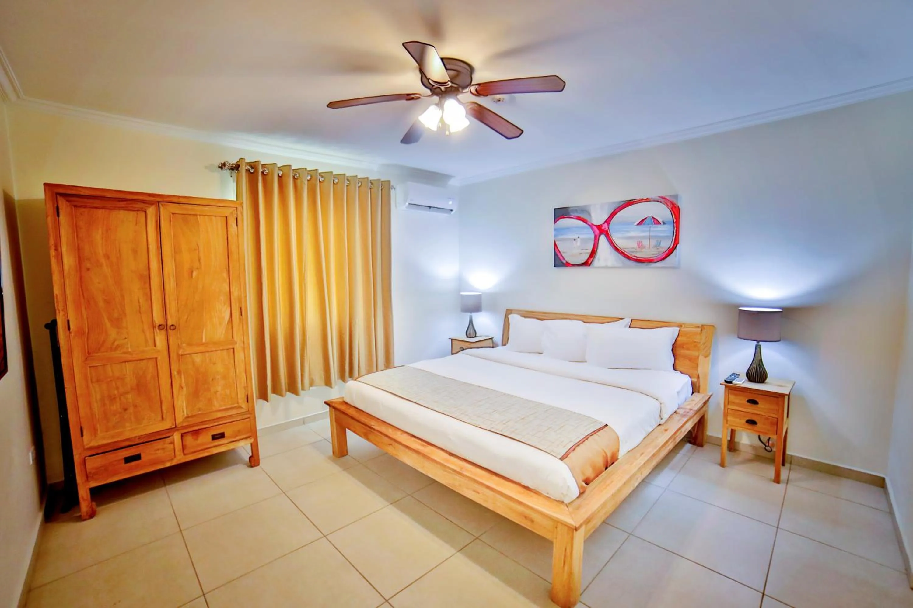 Bed in Pearl Aruba Condos