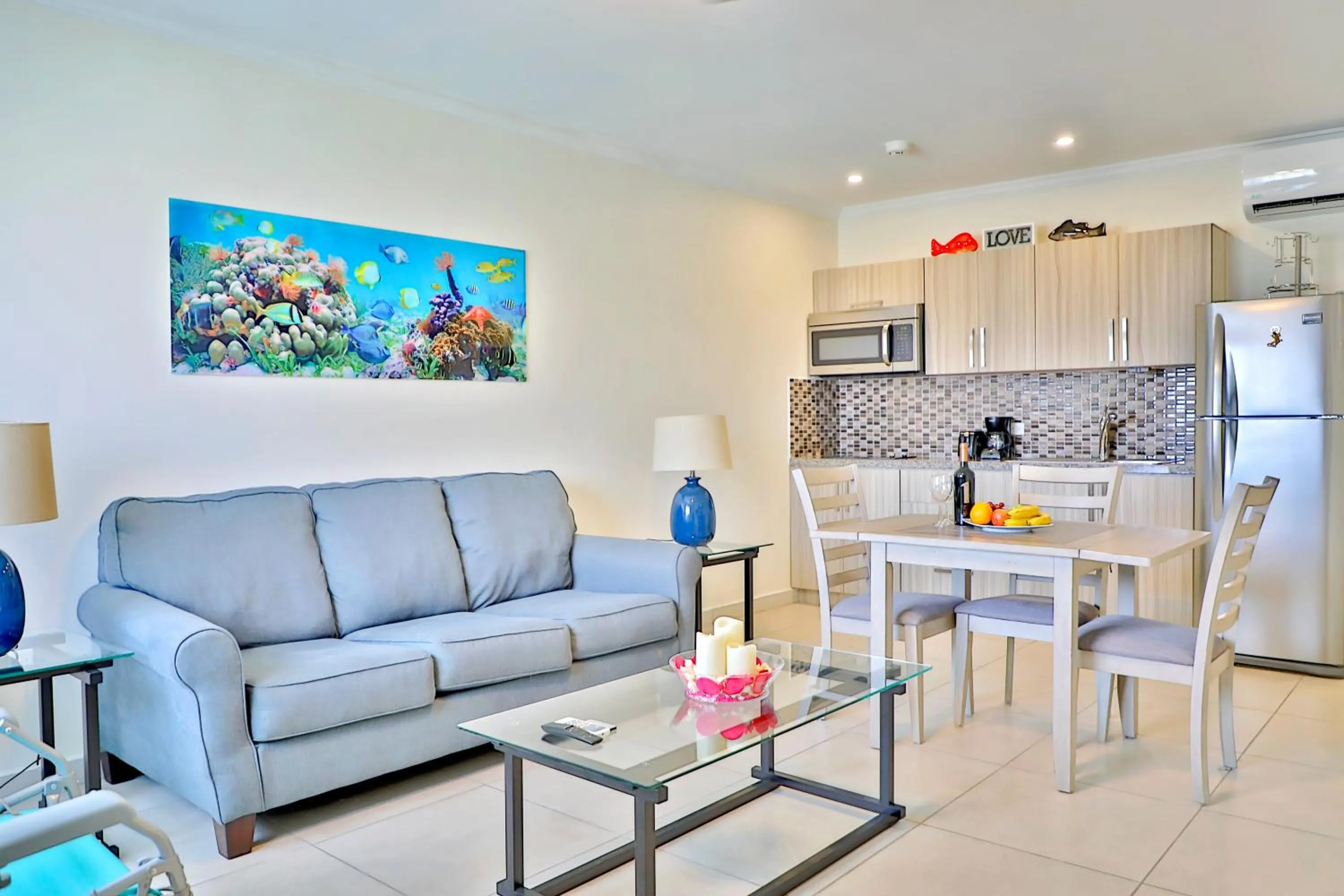 Kitchen or kitchenette in Pearl Aruba Condos