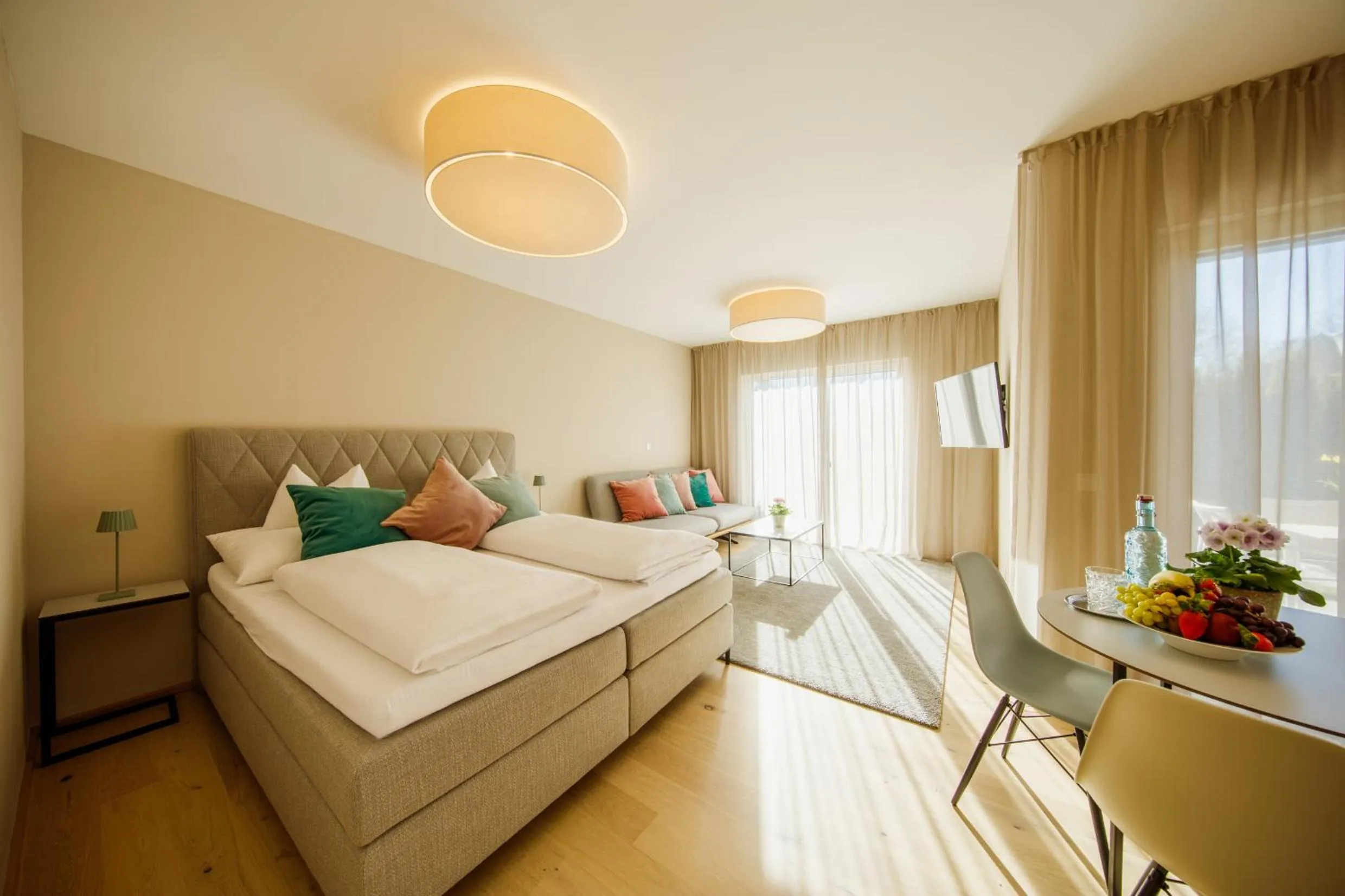 Living room, Bed in Pfeiler's Bürgerstüberl - Hotel