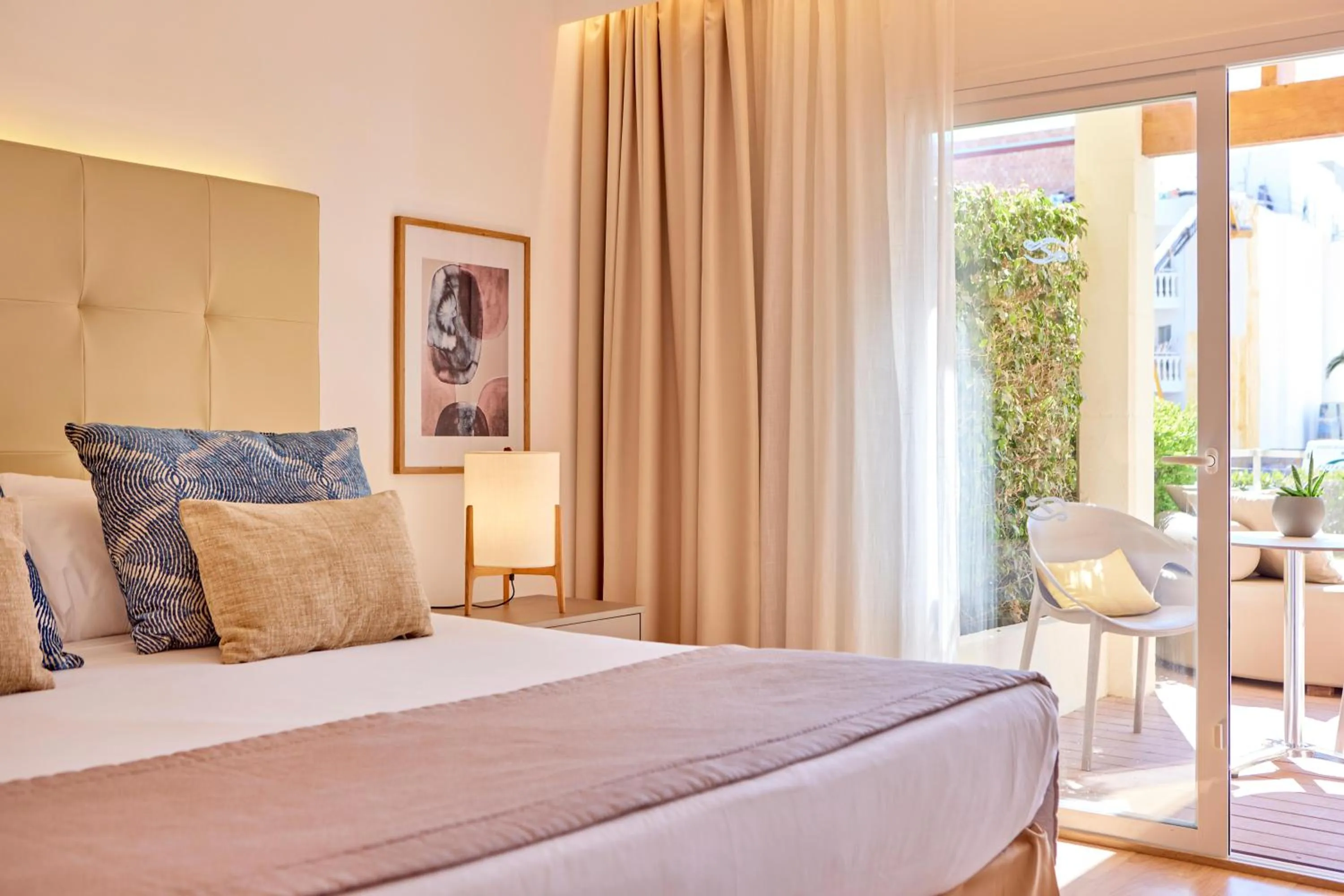 Photo of the whole room, Bed in Zafiro Bahia