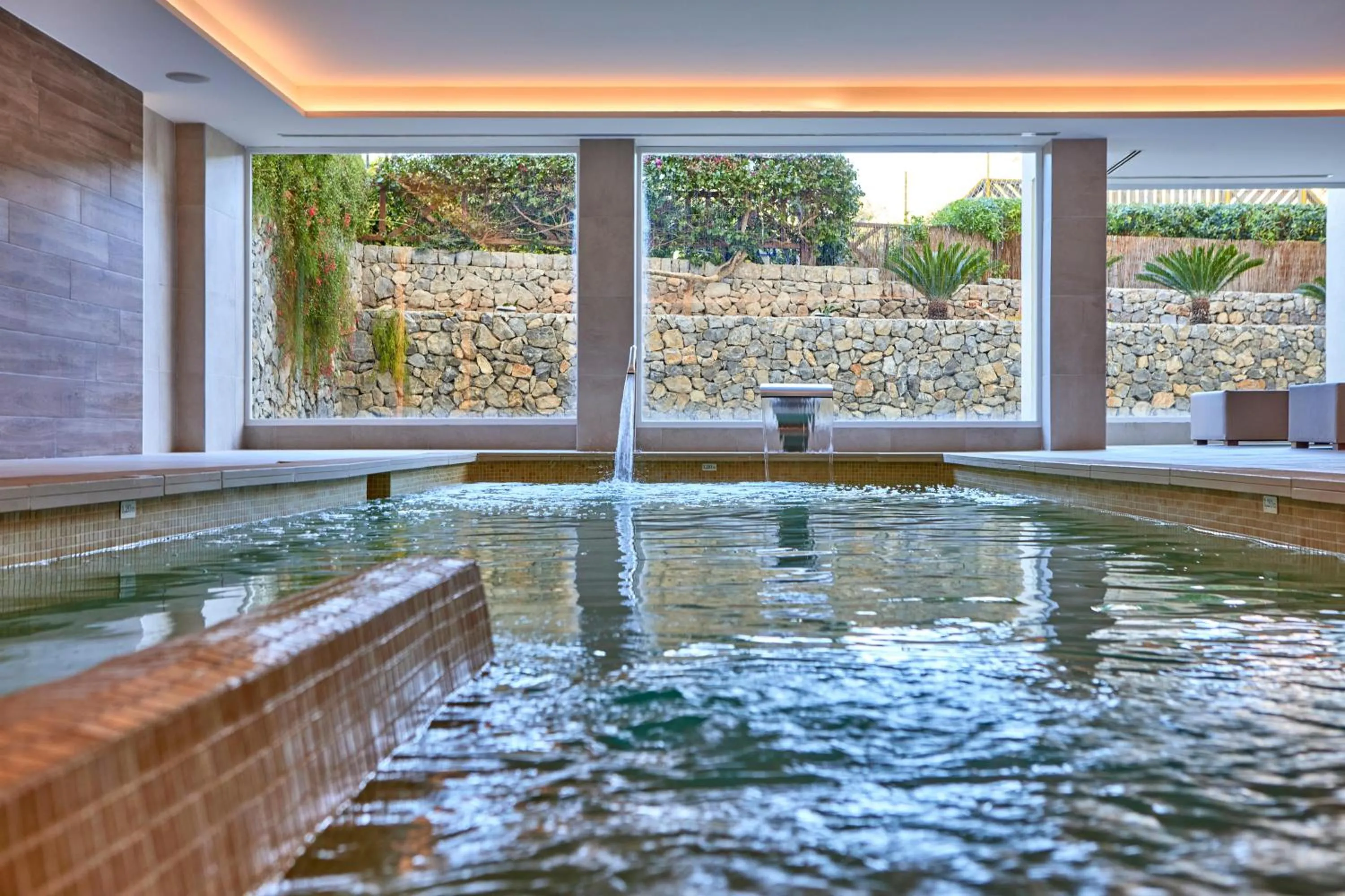 Swimming pool in Zafiro Bahia