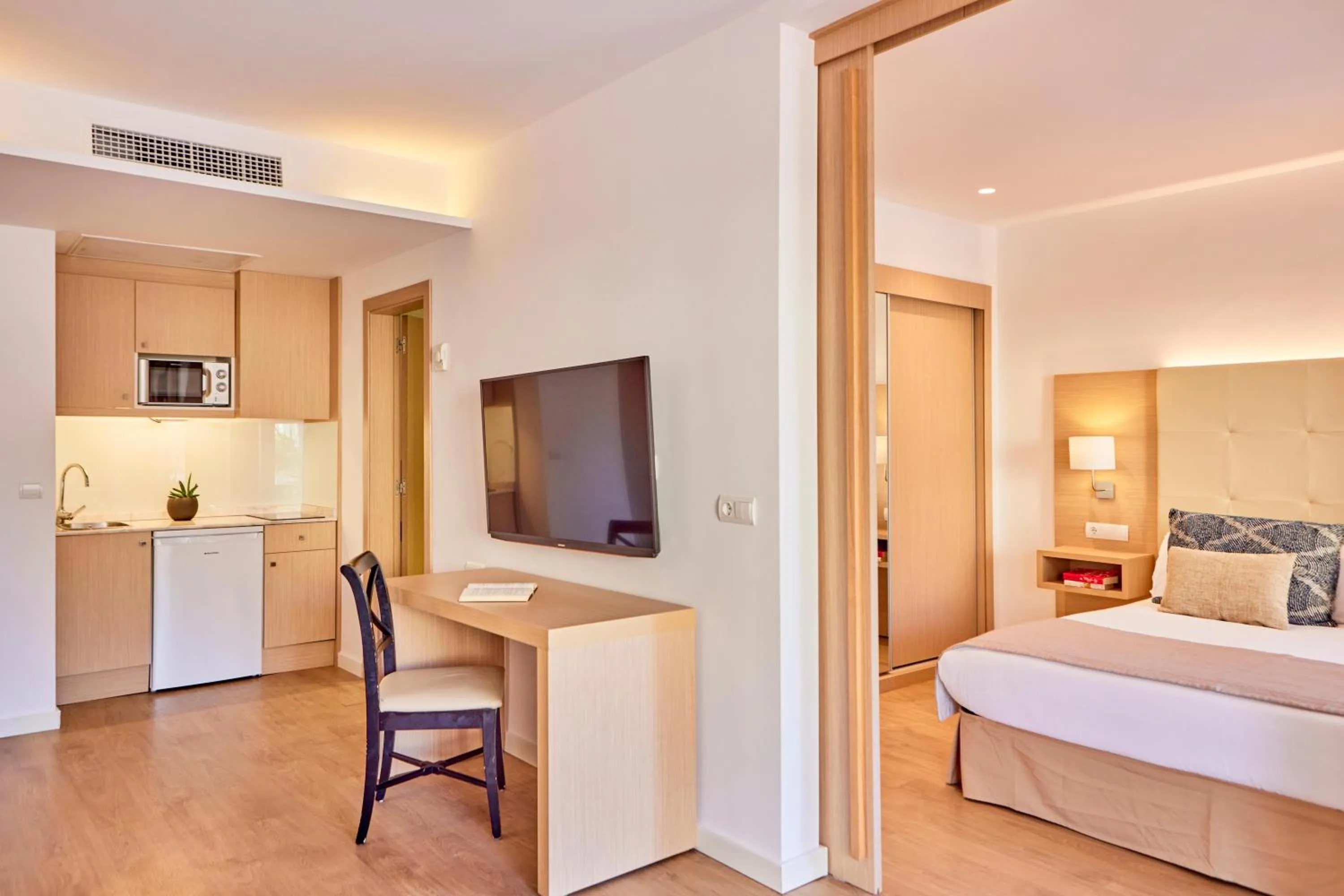 Photo of the whole room, Bed in Zafiro Bahia