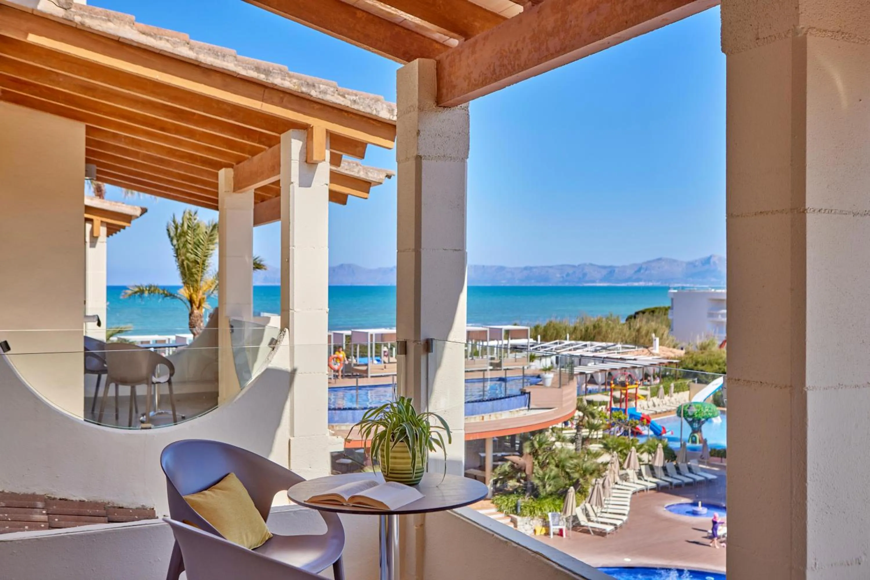 Photo of the whole room in Zafiro Bahia