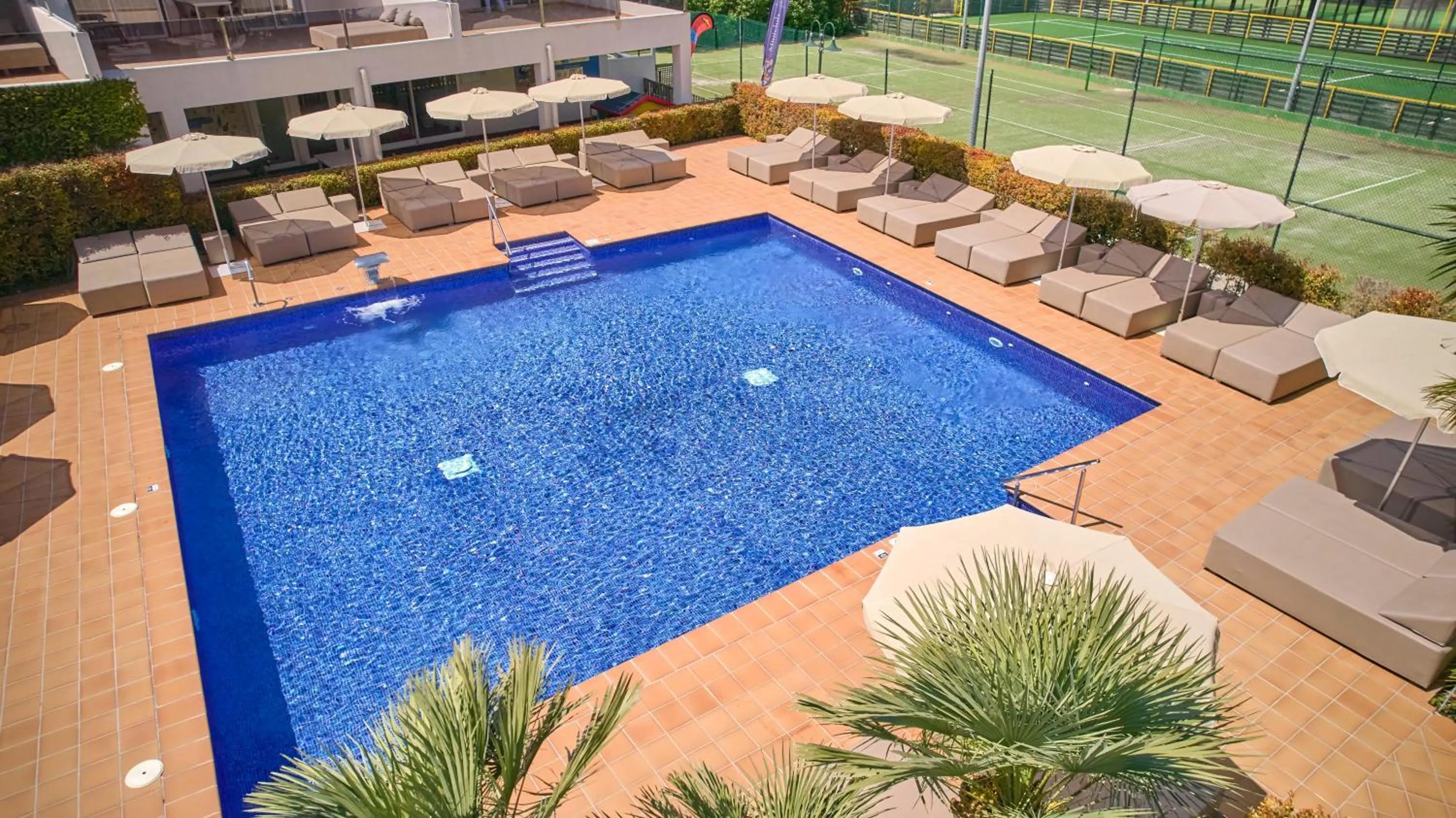 Swimming pool in Zafiro Bahia