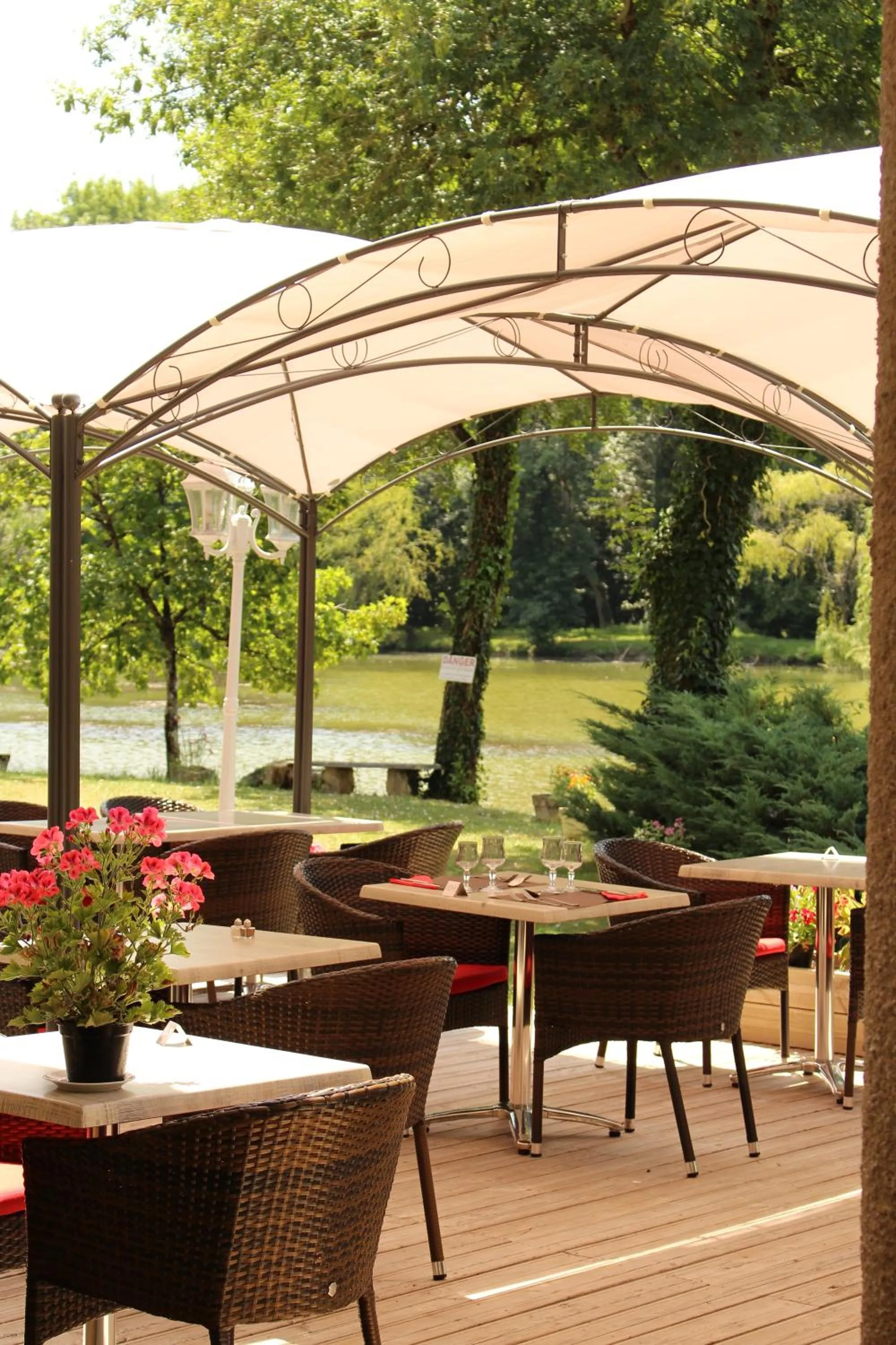 Garden in Hôtel Etang des Reynats
