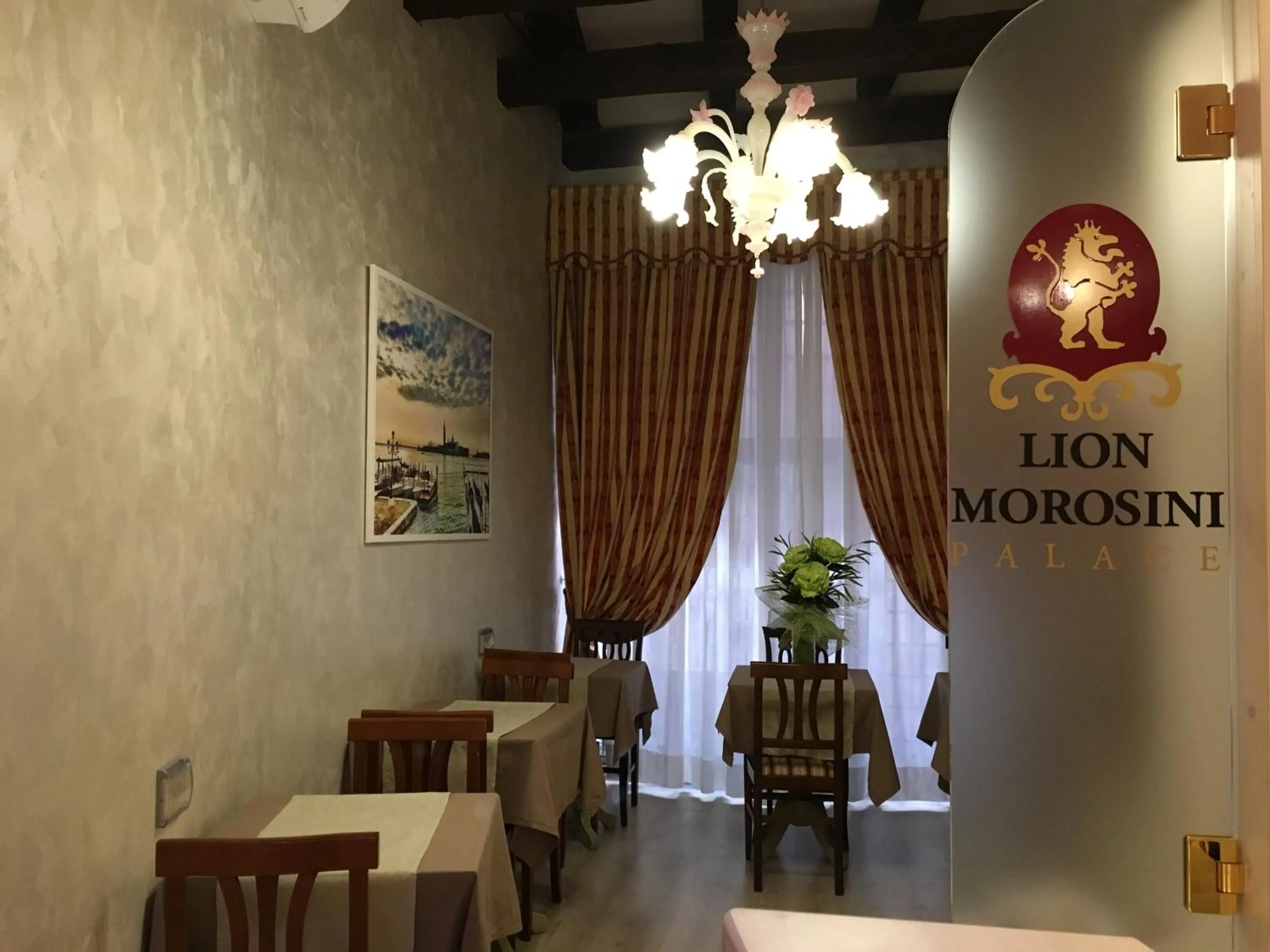 Lobby or reception in Palazzo Lion Morosini - Check in presso Locanda Ai Santi Apostoli