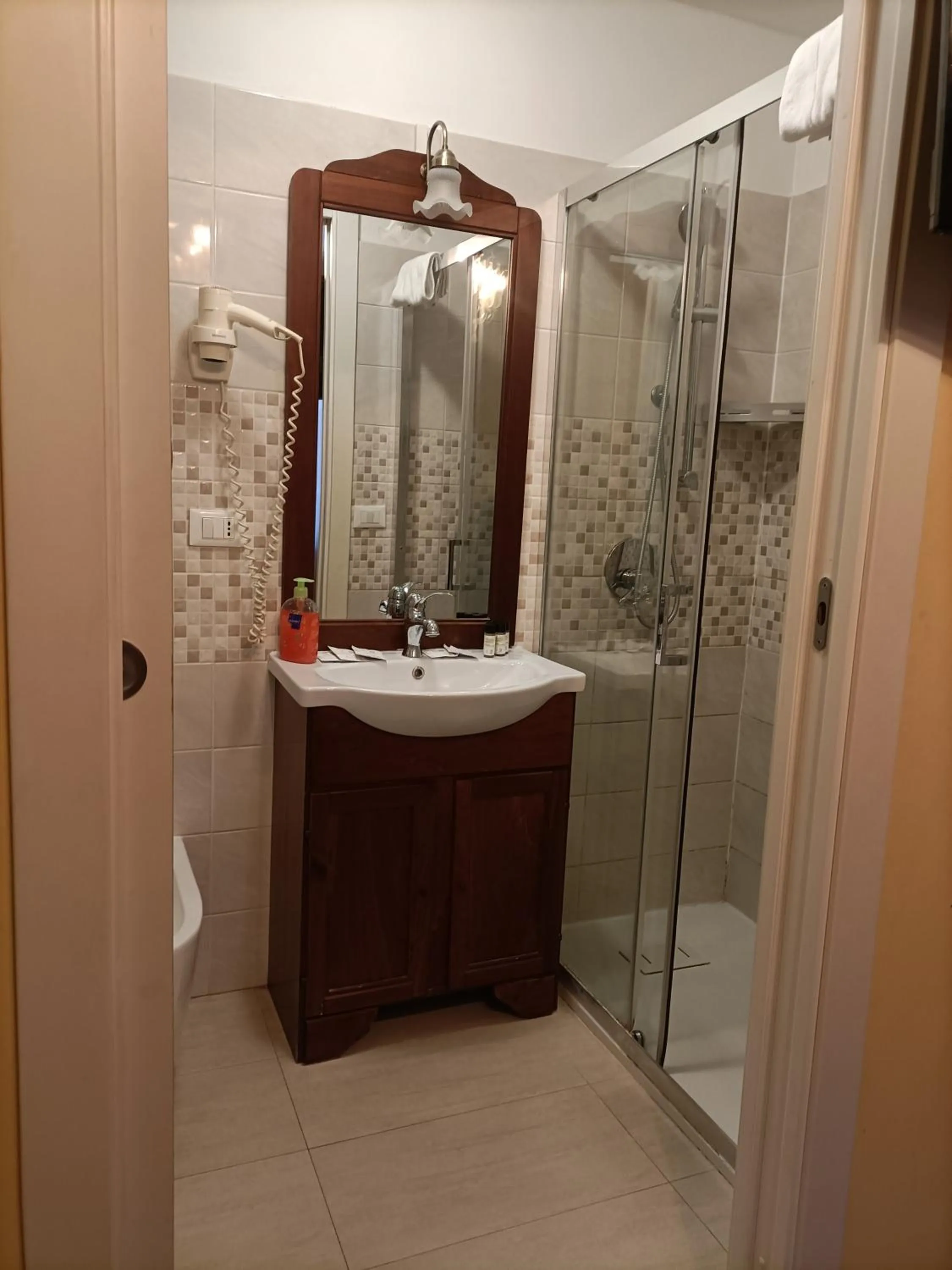 Shower in Palazzo Lion Morosini - Check in presso Locanda Ai Santi Apostoli