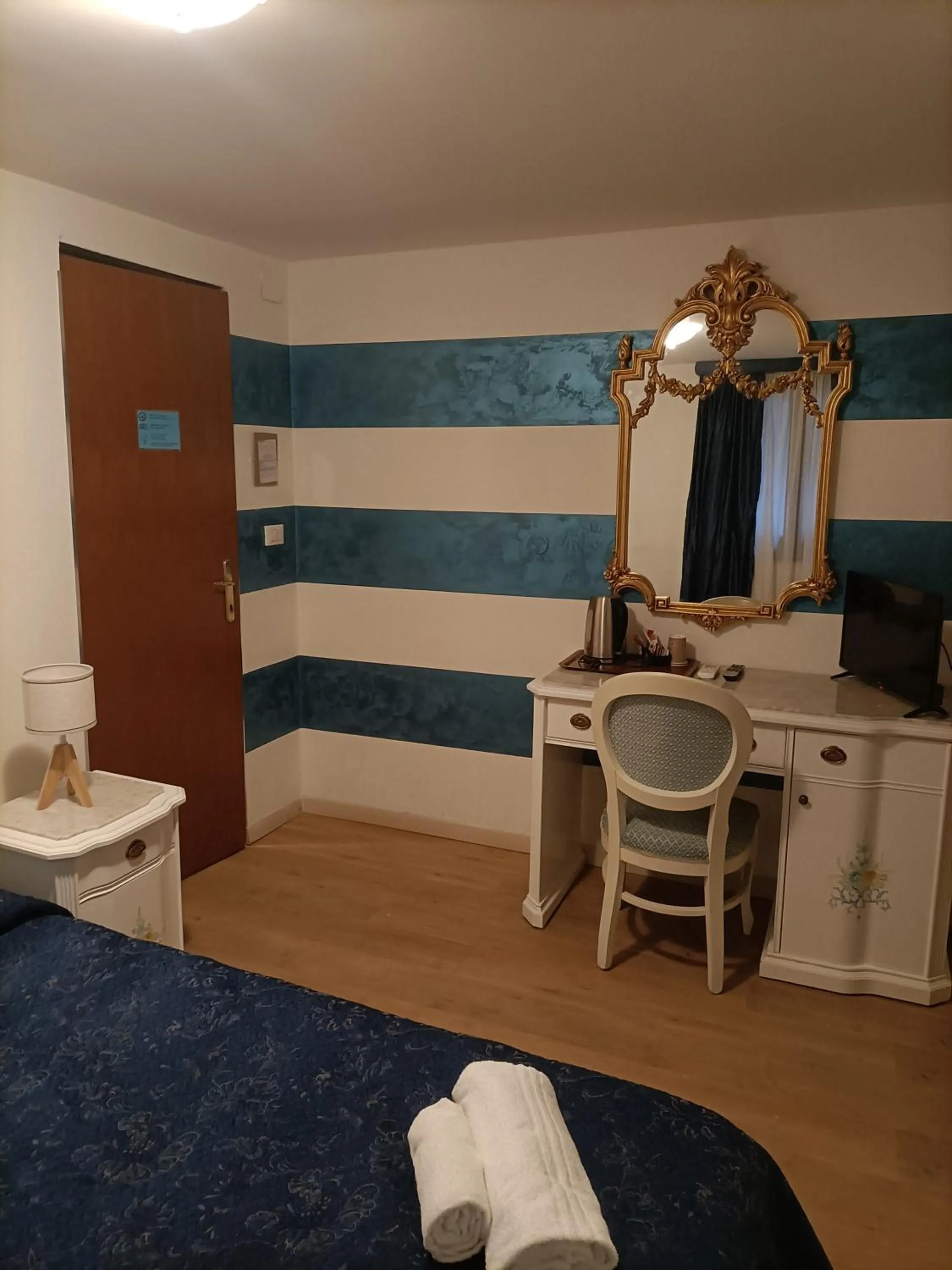 Bed in Palazzo Lion Morosini - Check in presso Locanda Ai Santi Apostoli